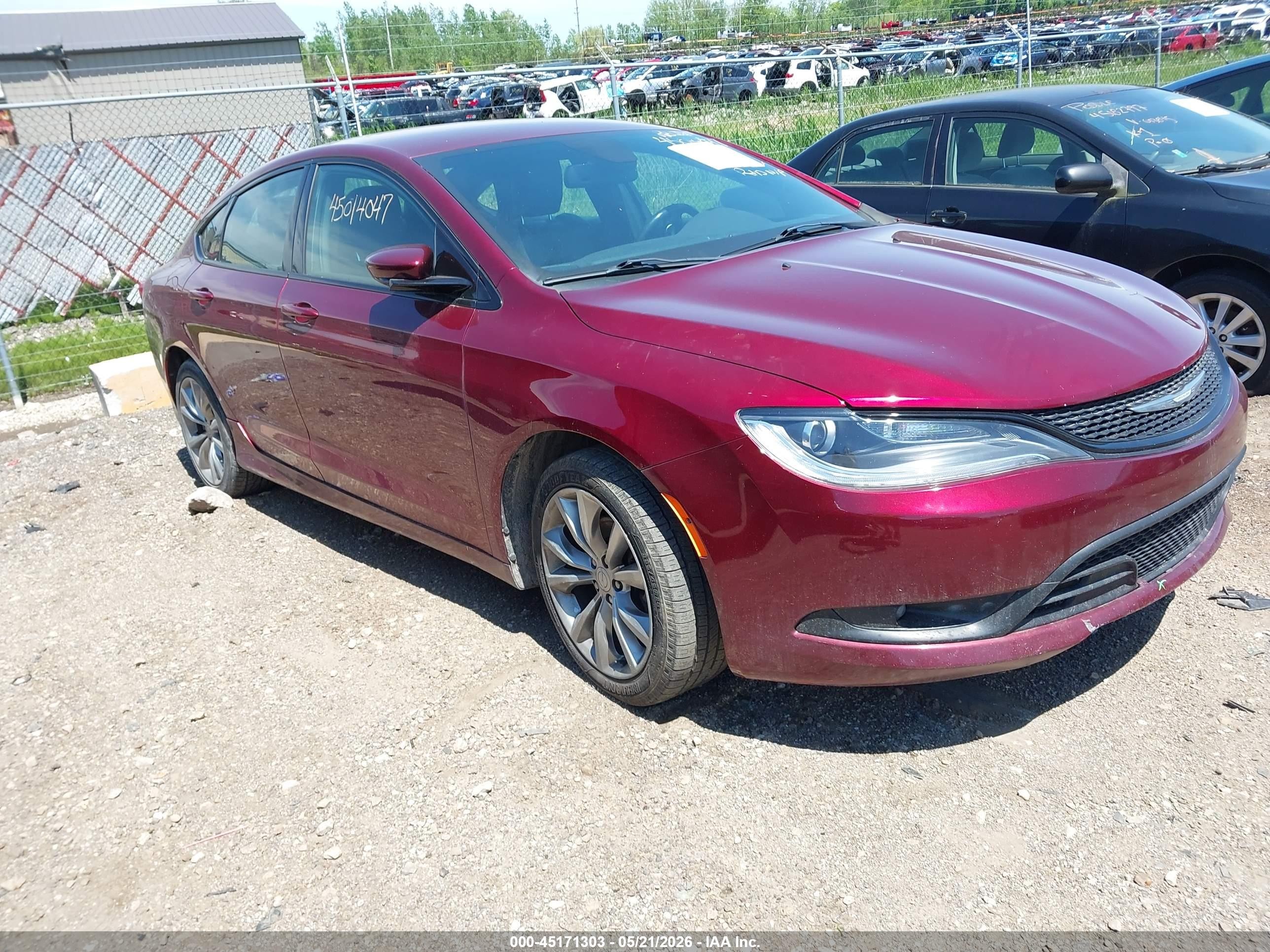 2015 Chrysler 200 S, VIN 1C3CCCBB8FN626397 — Front end