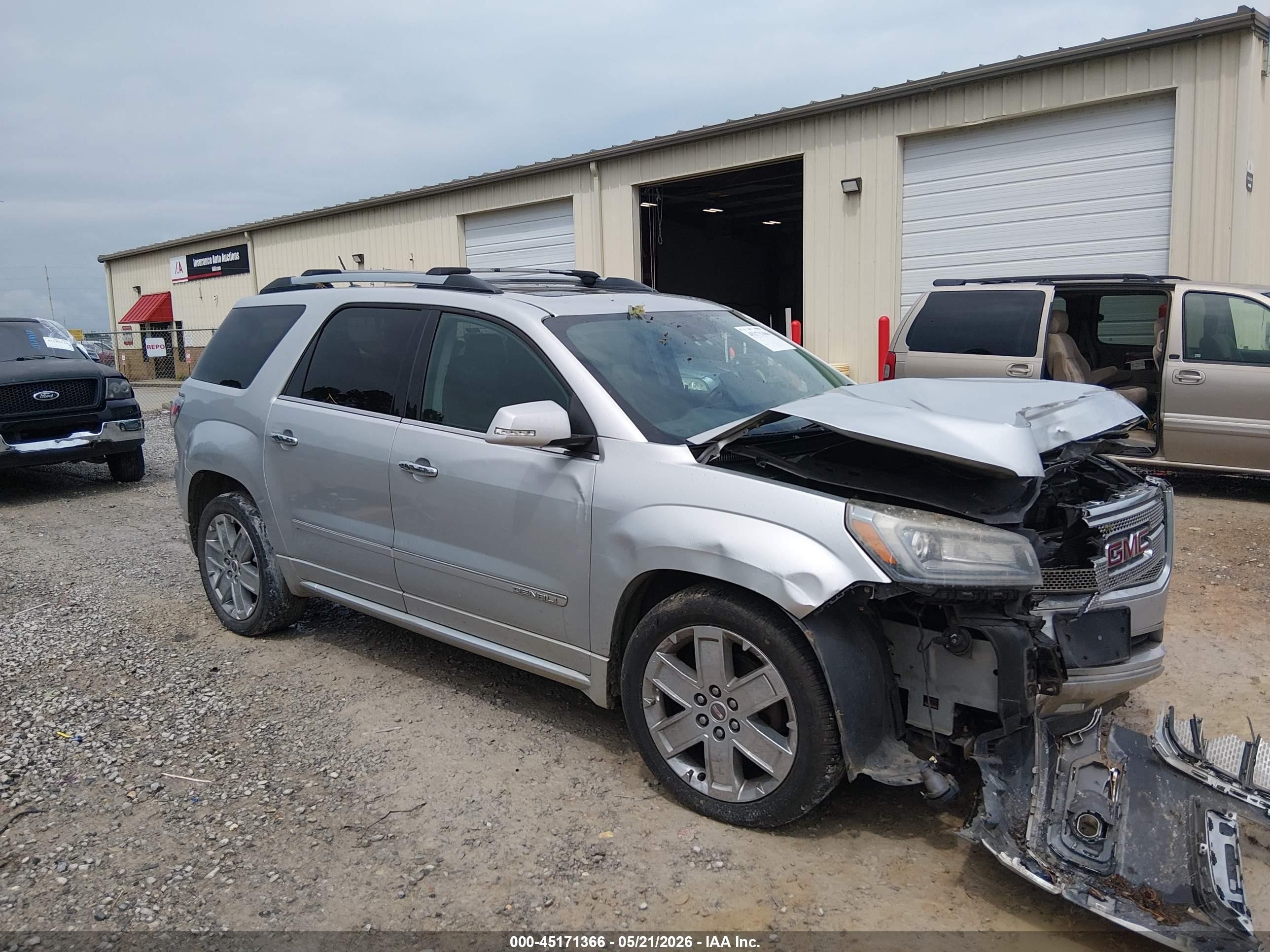 2014 GMC Acadia Denali, VIN 1GKKVTKD3EJ350451 — Front end