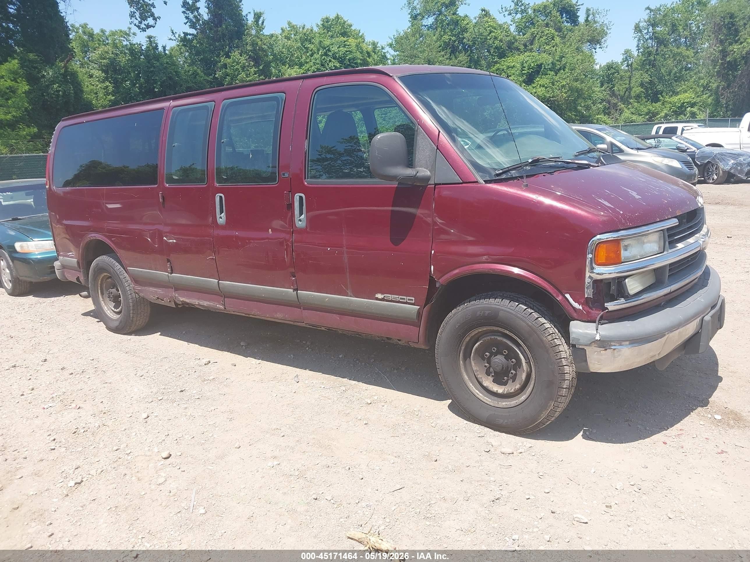 2002 Chevrolet Express, VIN 1GAHG39R621165171 — Normal wear