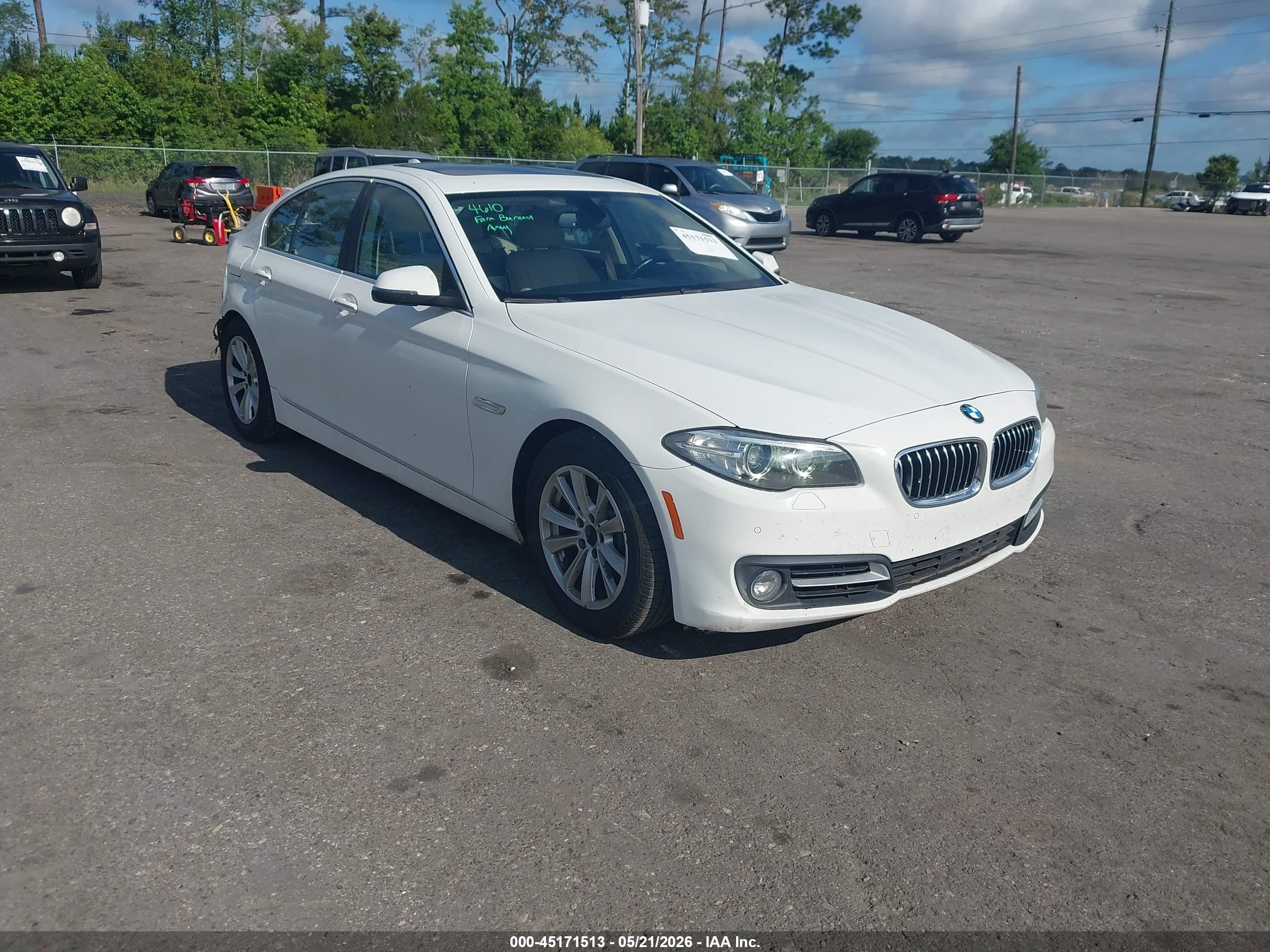 2016 BMW 5 Series 528i, VIN WBA5A5C53GG348784 — Rear end