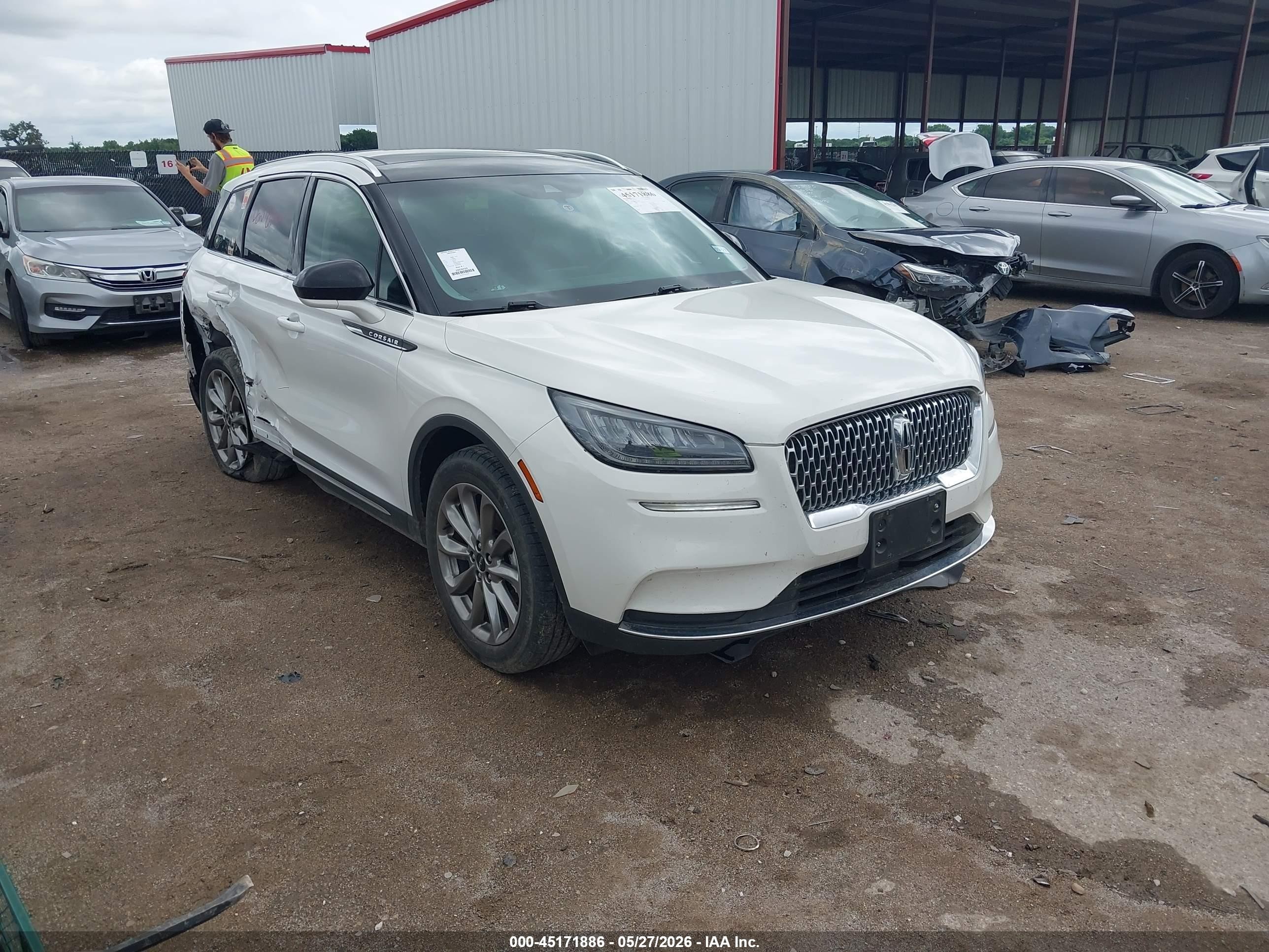 2022 Lincoln Corsair Standard, VIN 5LMCJ1D90NUL30187 — Бок