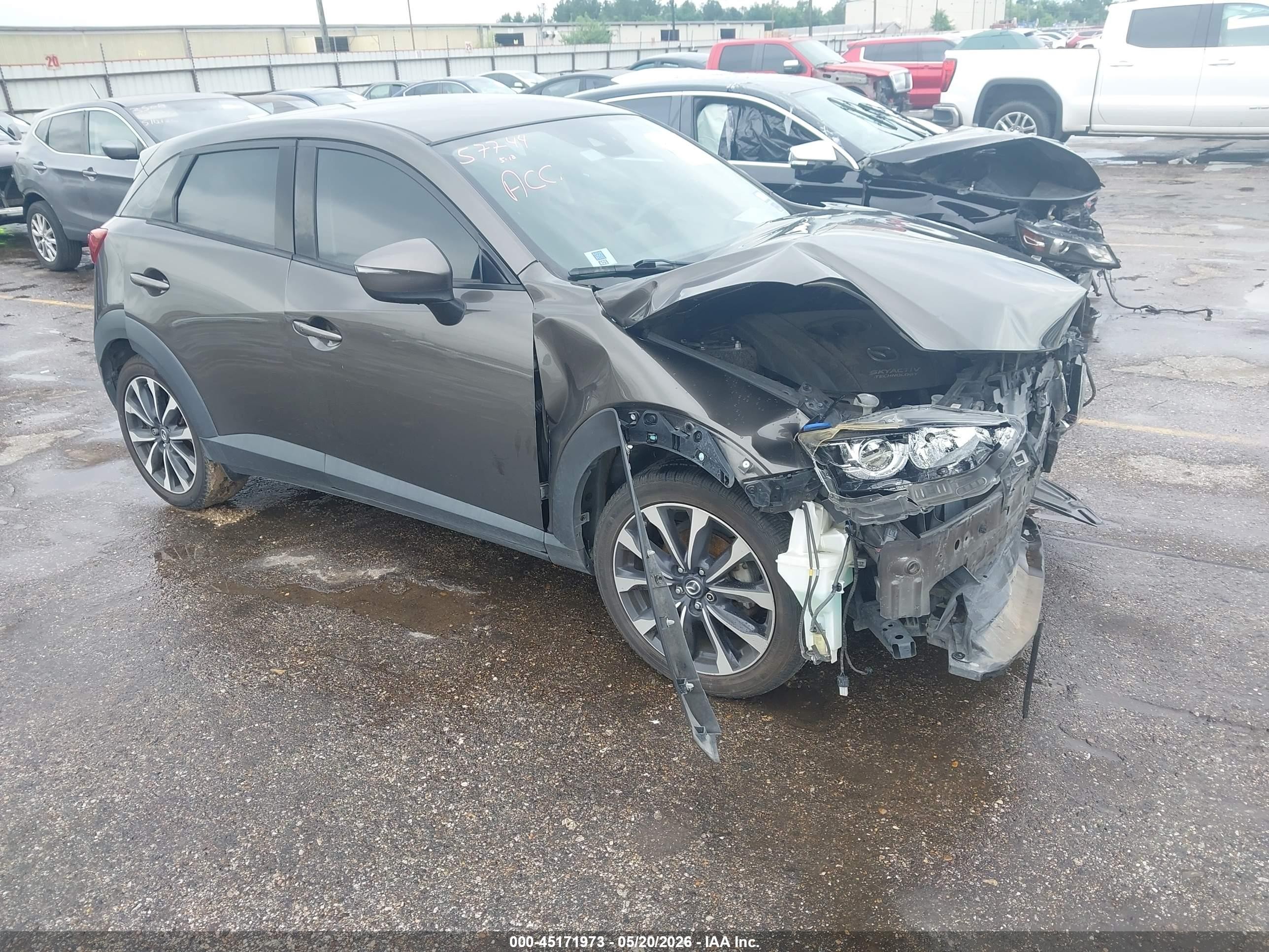 2019 Mazda CX-3 Touring, VIN JM1DKDC72K0402570 — Front end