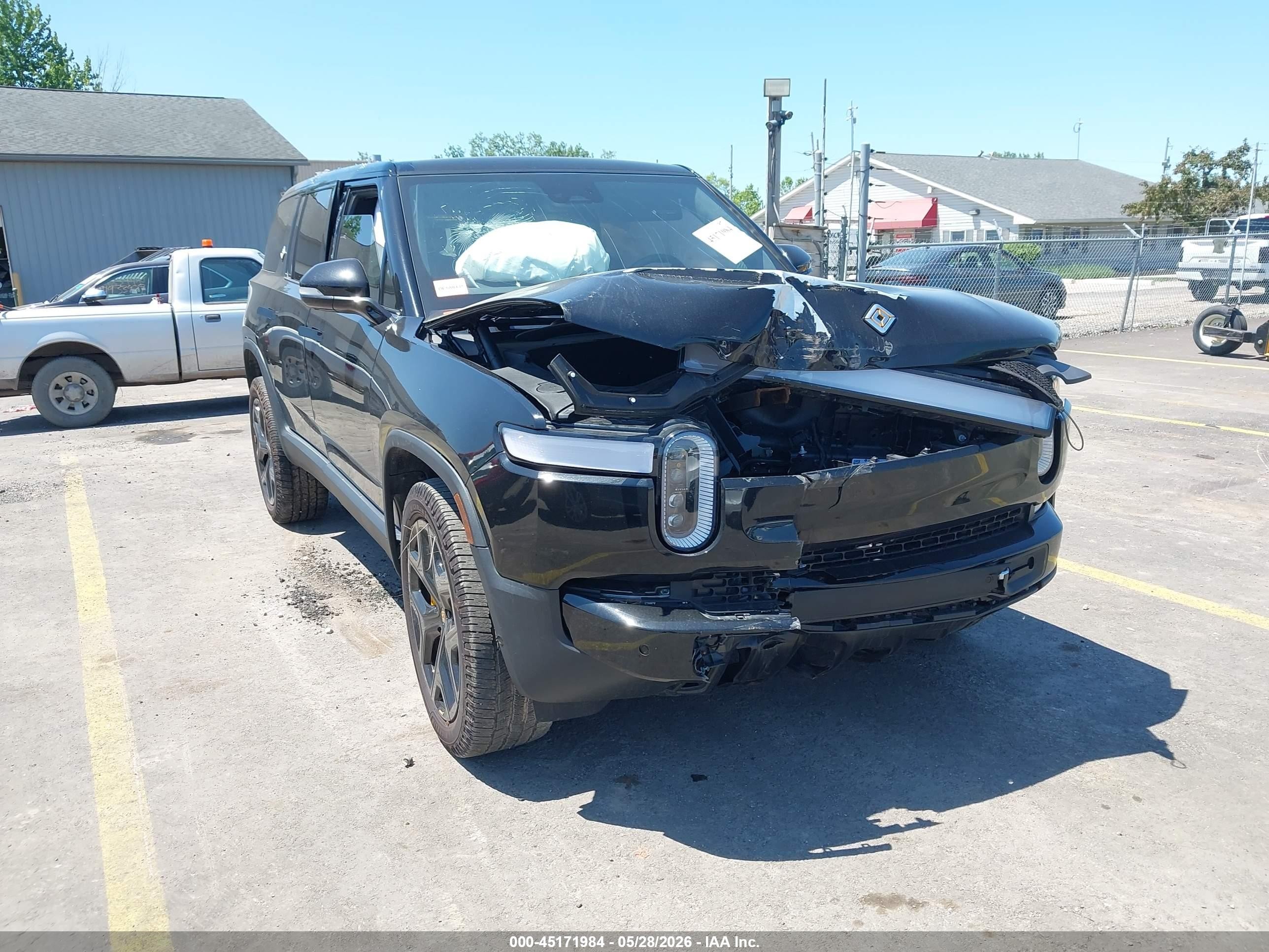 2023 Rivian R1S Adventure, VIN 7PDSGABA1PN028802 — Front end