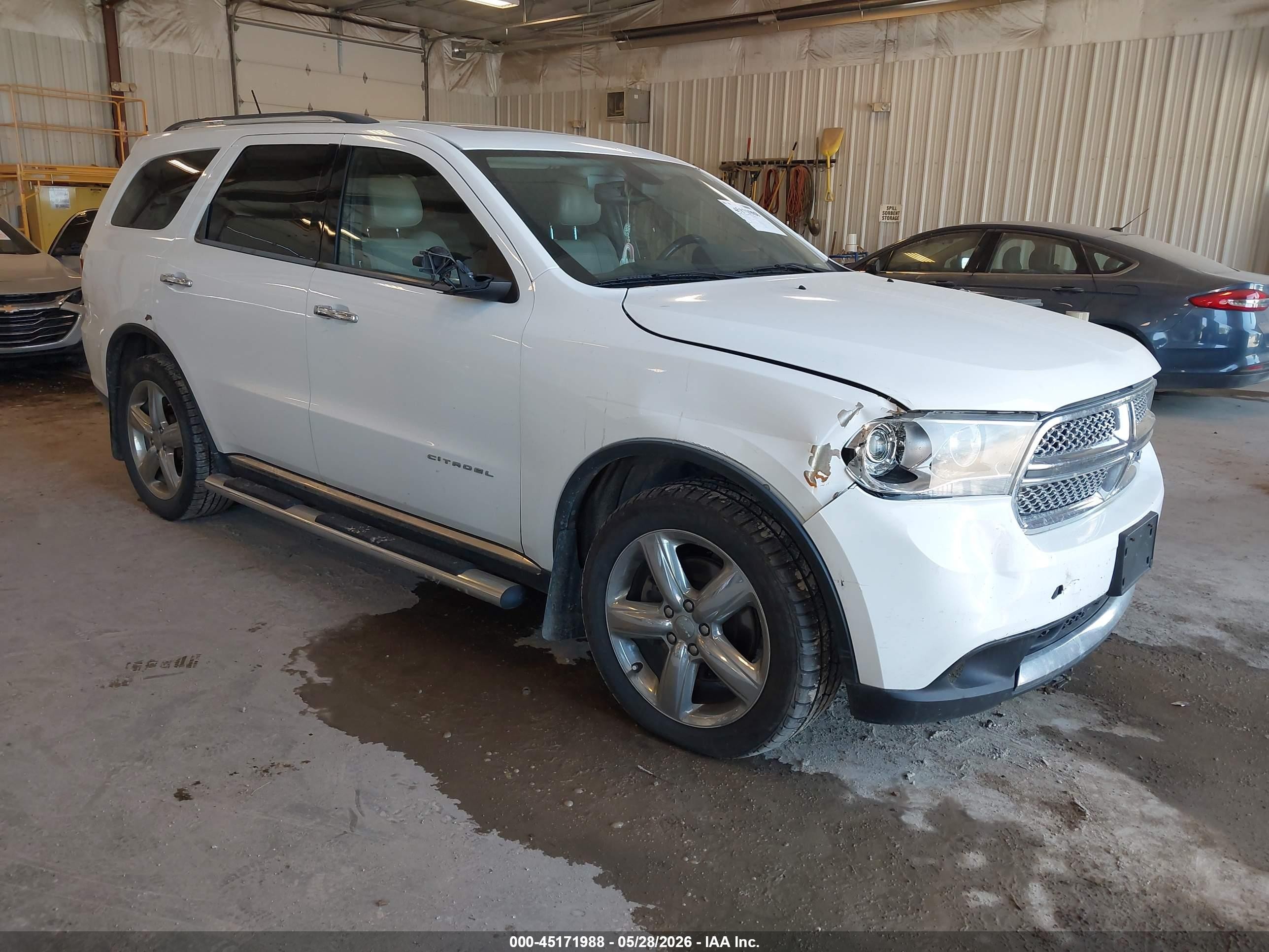2013 Dodge Durango Citadel, VIN 1C4SDJET9DC565809 — Front end