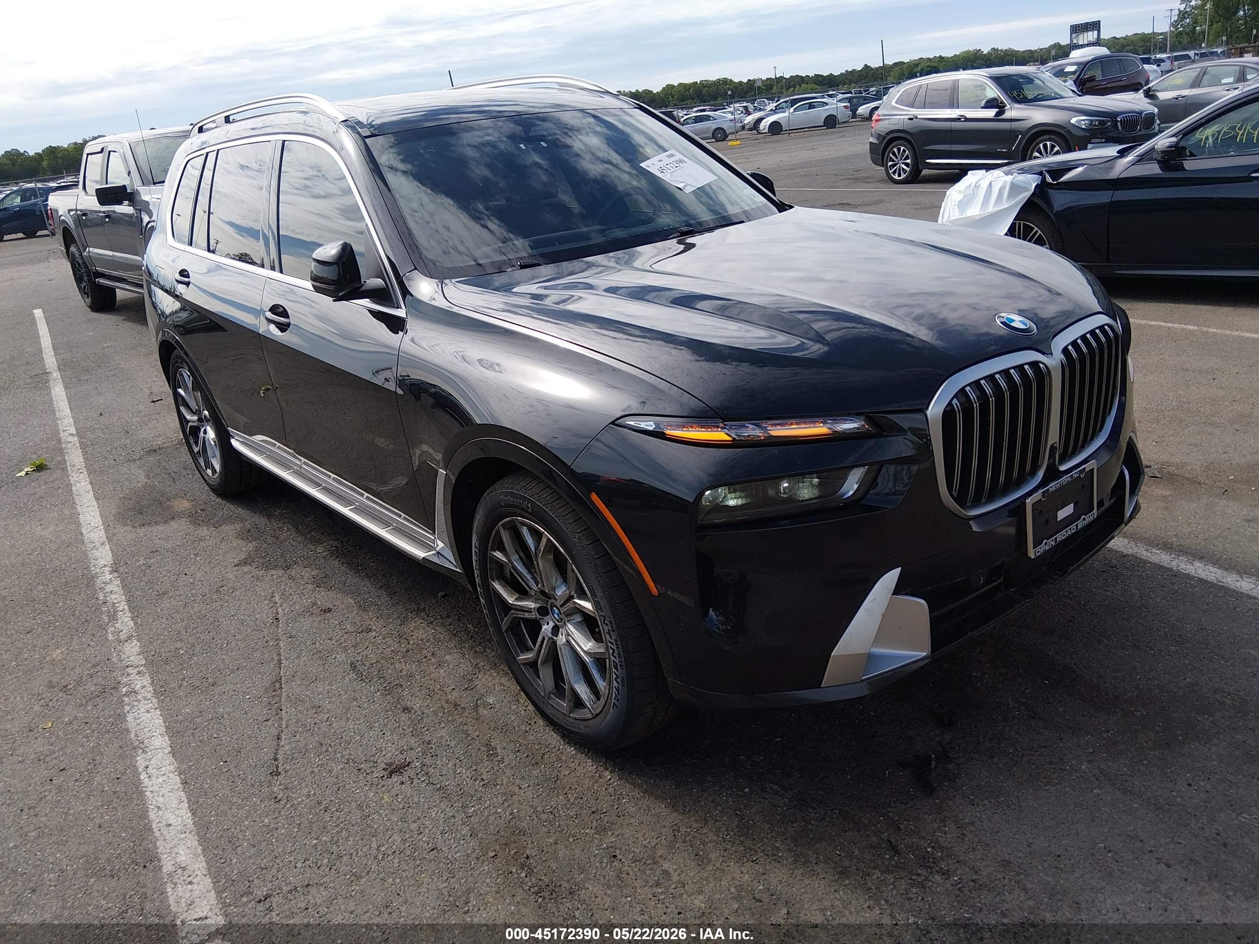 2024 BMW X7 xDrive40i, VIN 5UX23EM03R9U15408 — Side