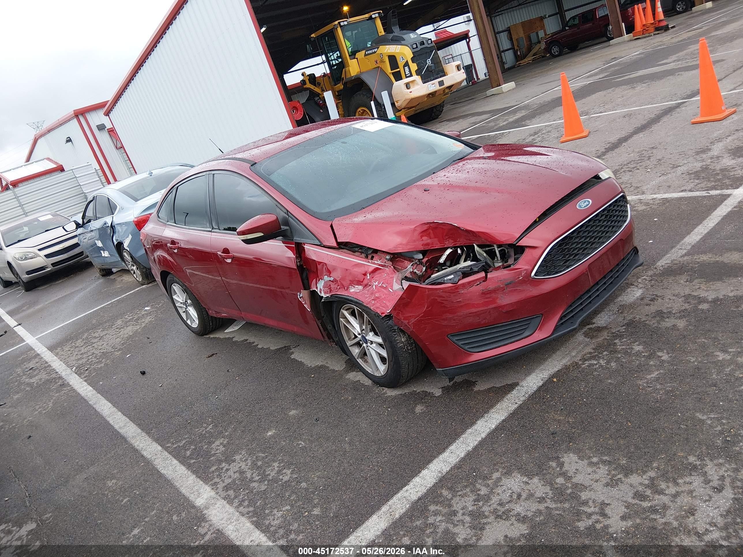 2015 Ford Focus SE, VIN 1FADP3F22FL365333 — Front end