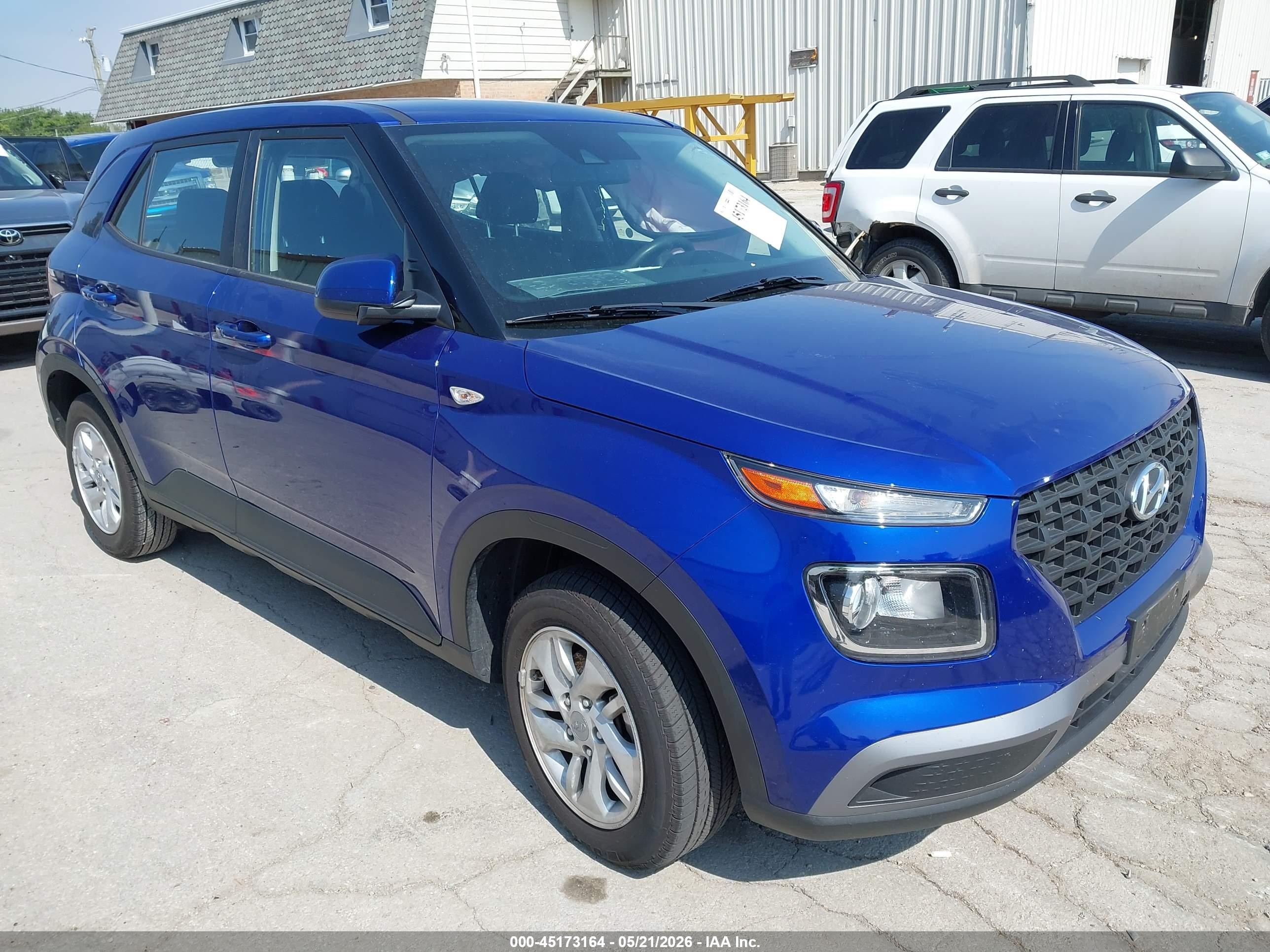 2021 Hyundai Venue SE, VIN KMHRB8A34MU076064 — Side