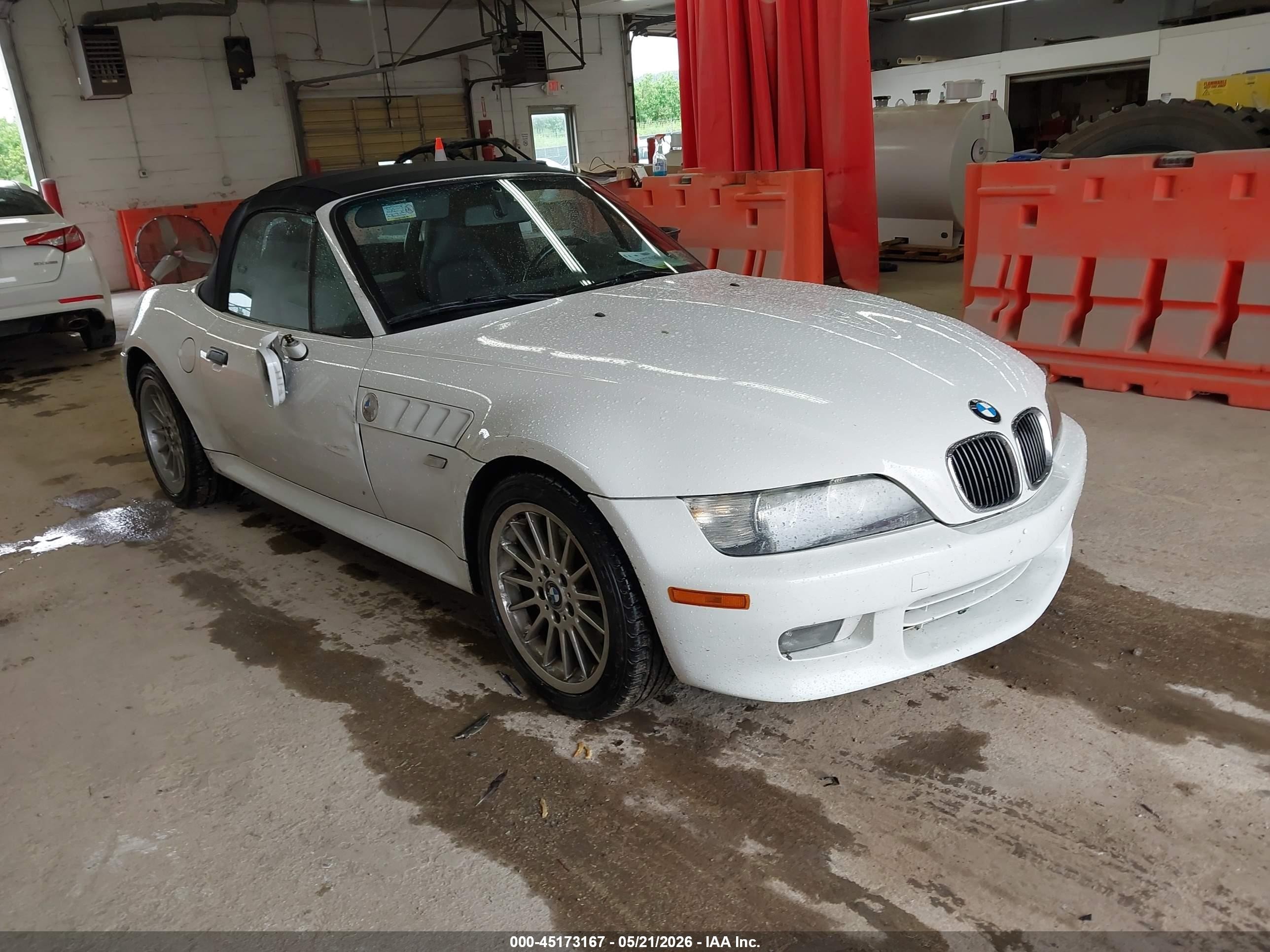 2002 BMW Z3 3.0, VIN 4USCN534X2LL50810 — Бок