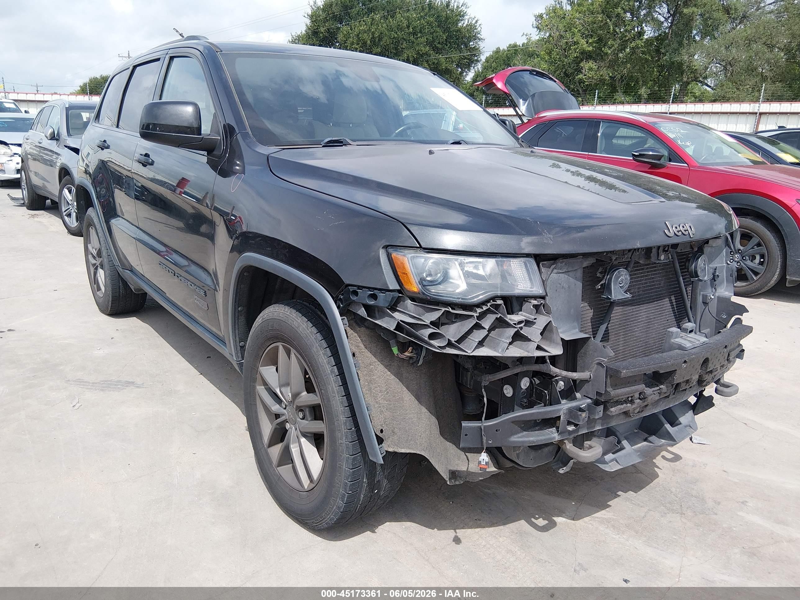 2016 Jeep Grand Cherokee Laredo, VIN 1C4RJFAG3GC378633 — Перед