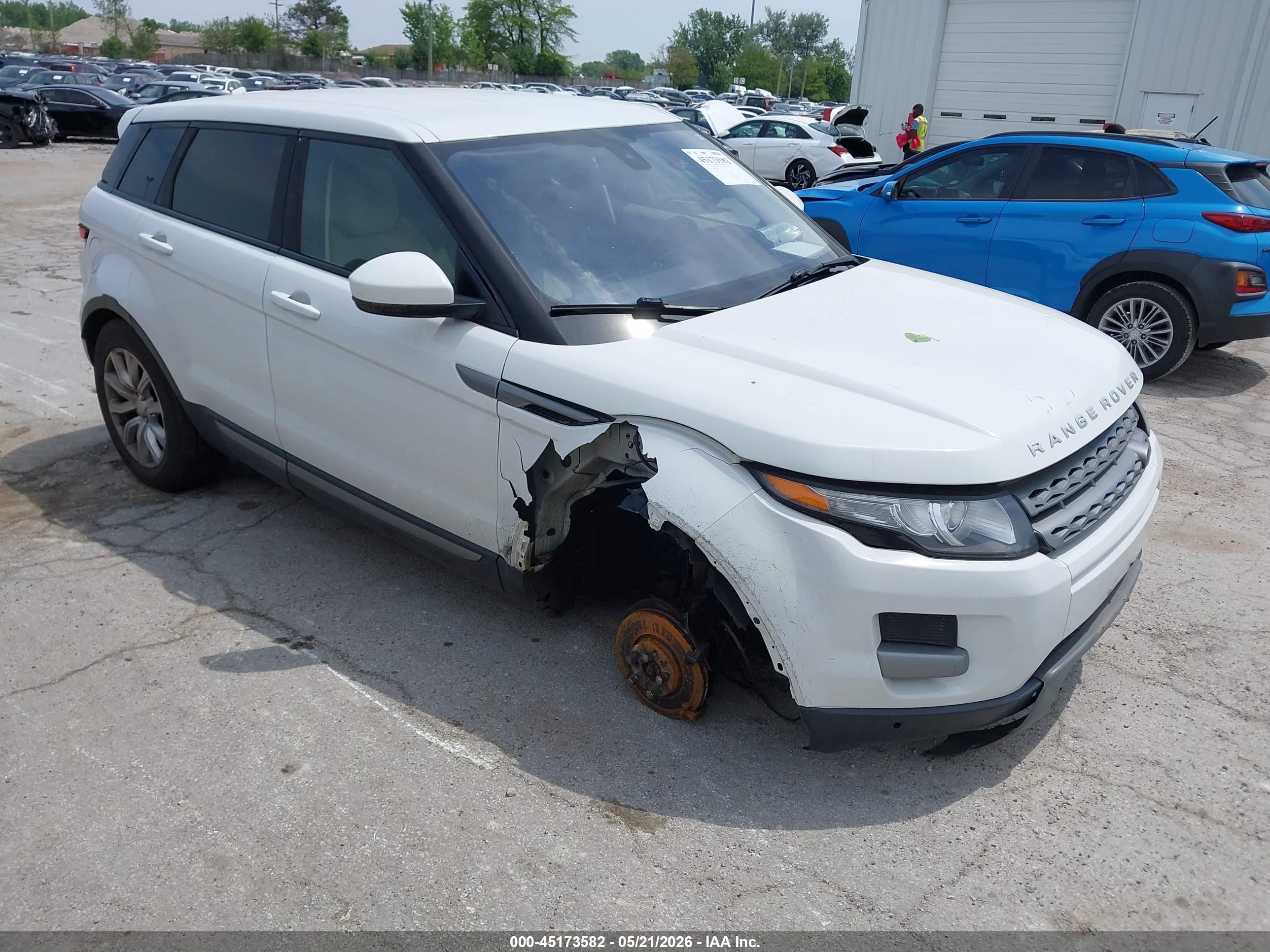 2015 Land Rover Range Rover Evoque Pure, VIN SALVN2BG4FH076546 — Side