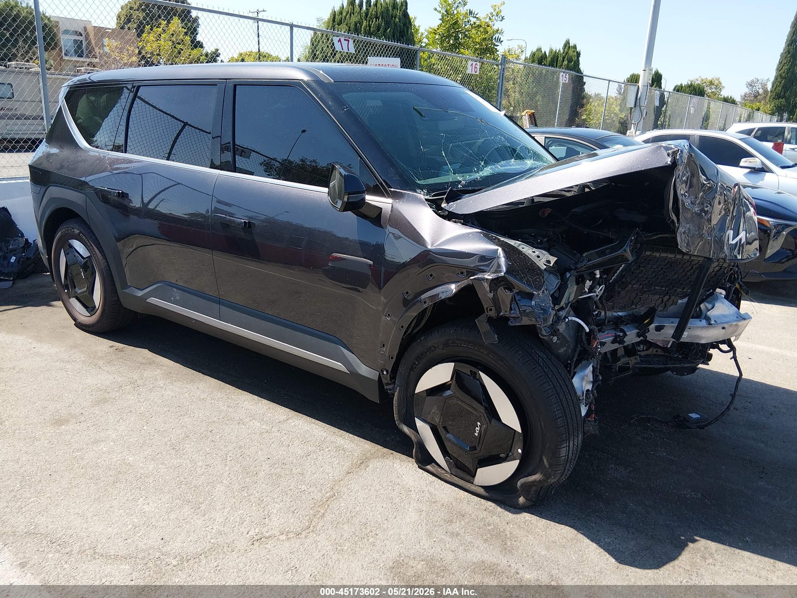 2026 Kia EV9 Light Long Range, VIN 5XYAB5S18TG019640 — Front end