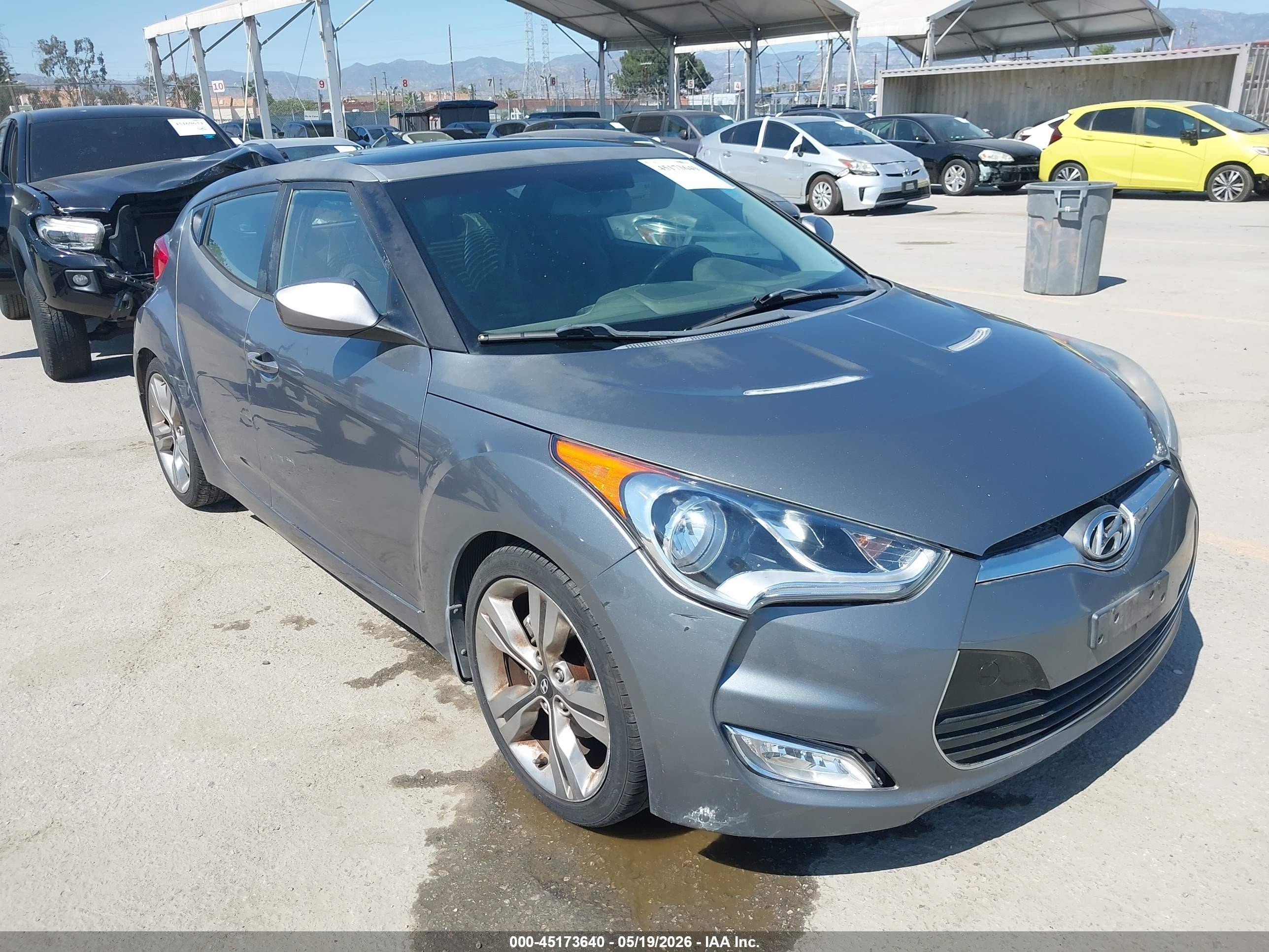 2012 Hyundai Veloster w/Black Int, VIN KMHTC6AD2CU060718 — Бок