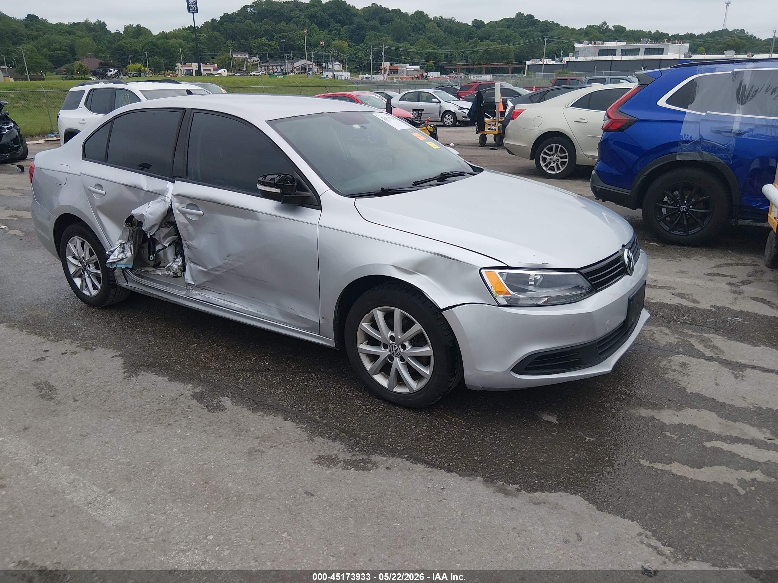 2011 Volkswagen Jetta SE, VIN 3VWDX7AJ6BM384926 — Side