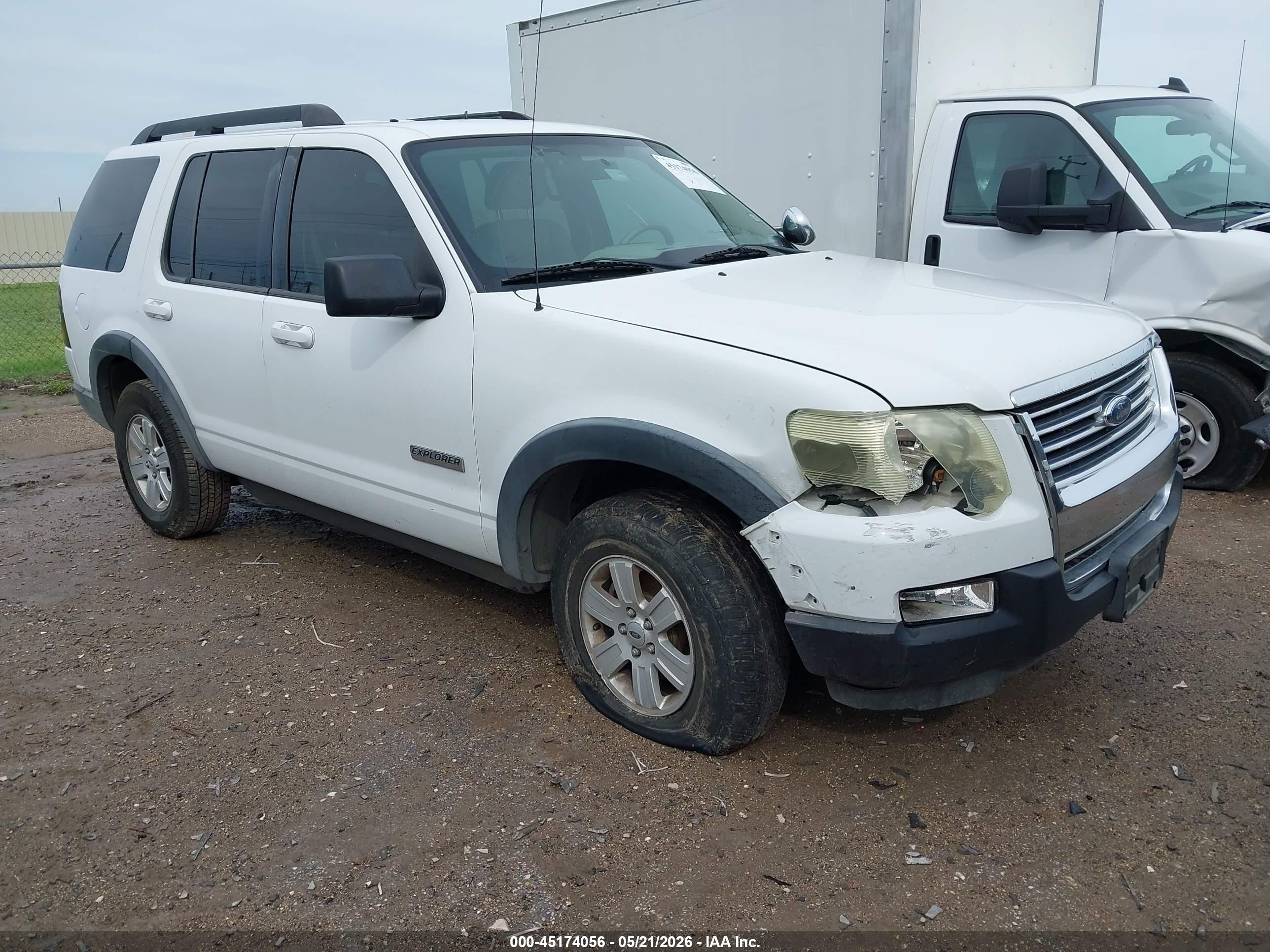 2007 Ford Explorer XLT, VIN 1FMEU63E37UB65088 — Front end