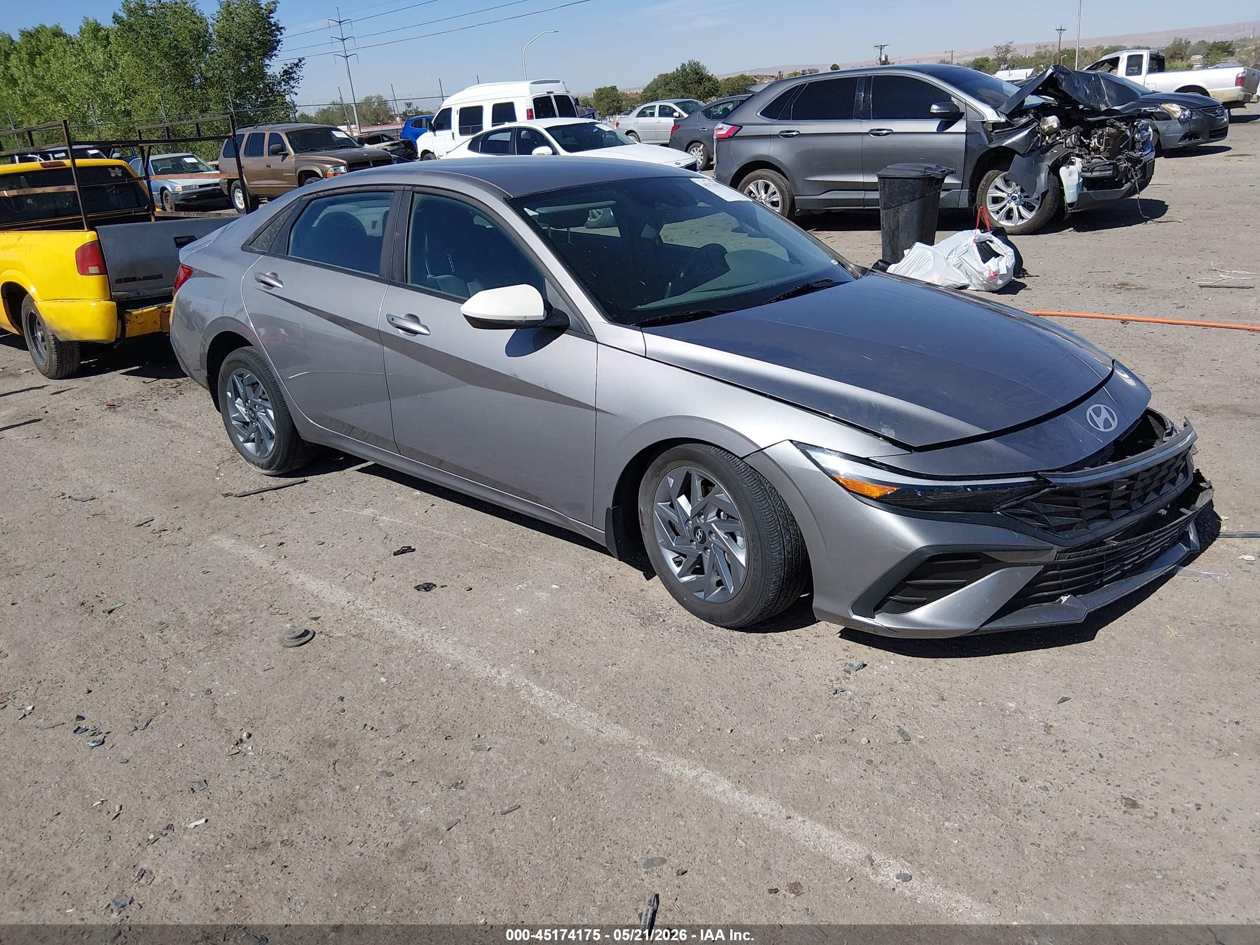 2024 Hyundai Elantra Blue, VIN KMHLM4DJ8RU110159 — Front end