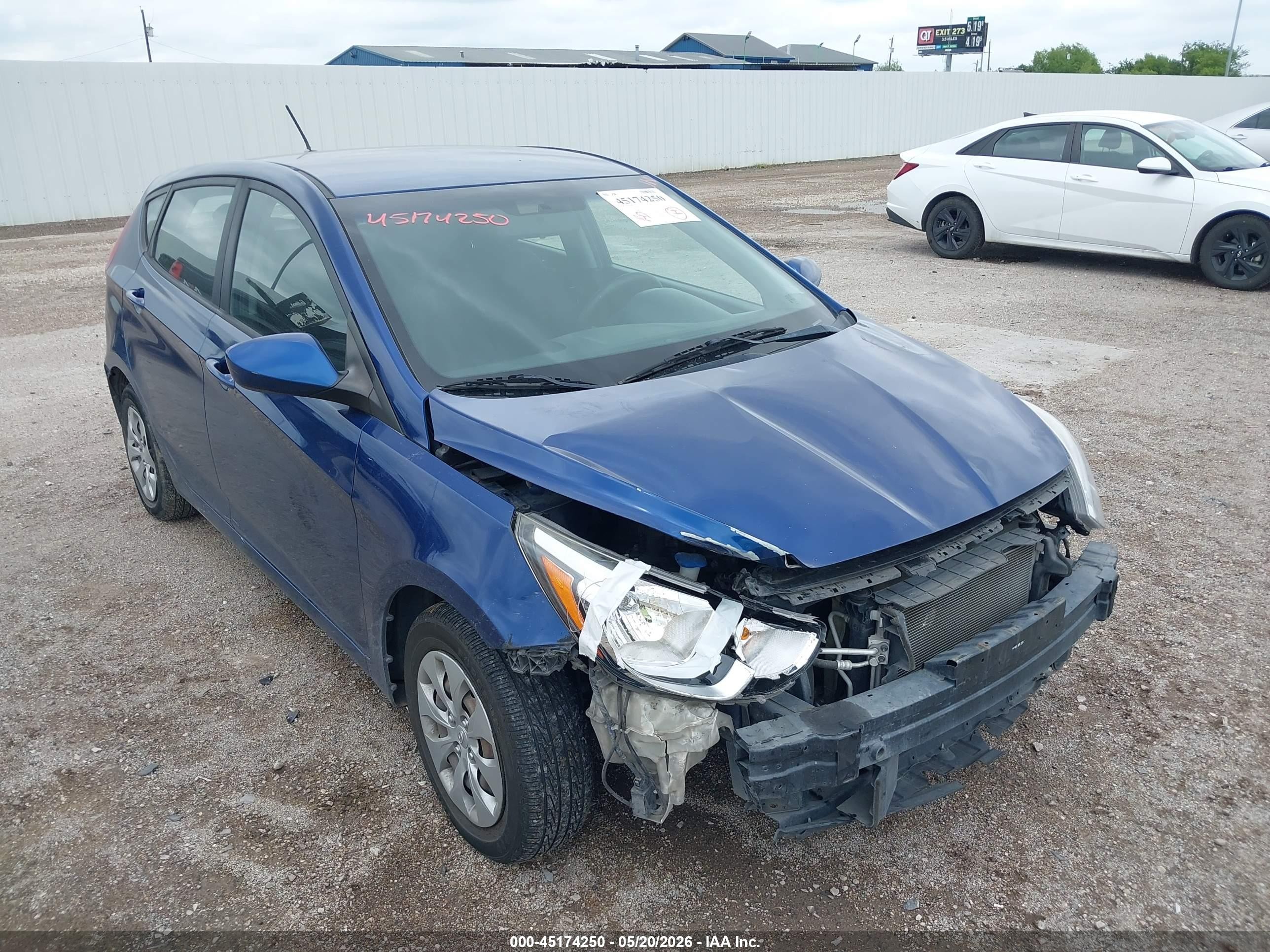 2017 Hyundai Accent SE, VIN KMHCT5AE2HU301008 — Перед