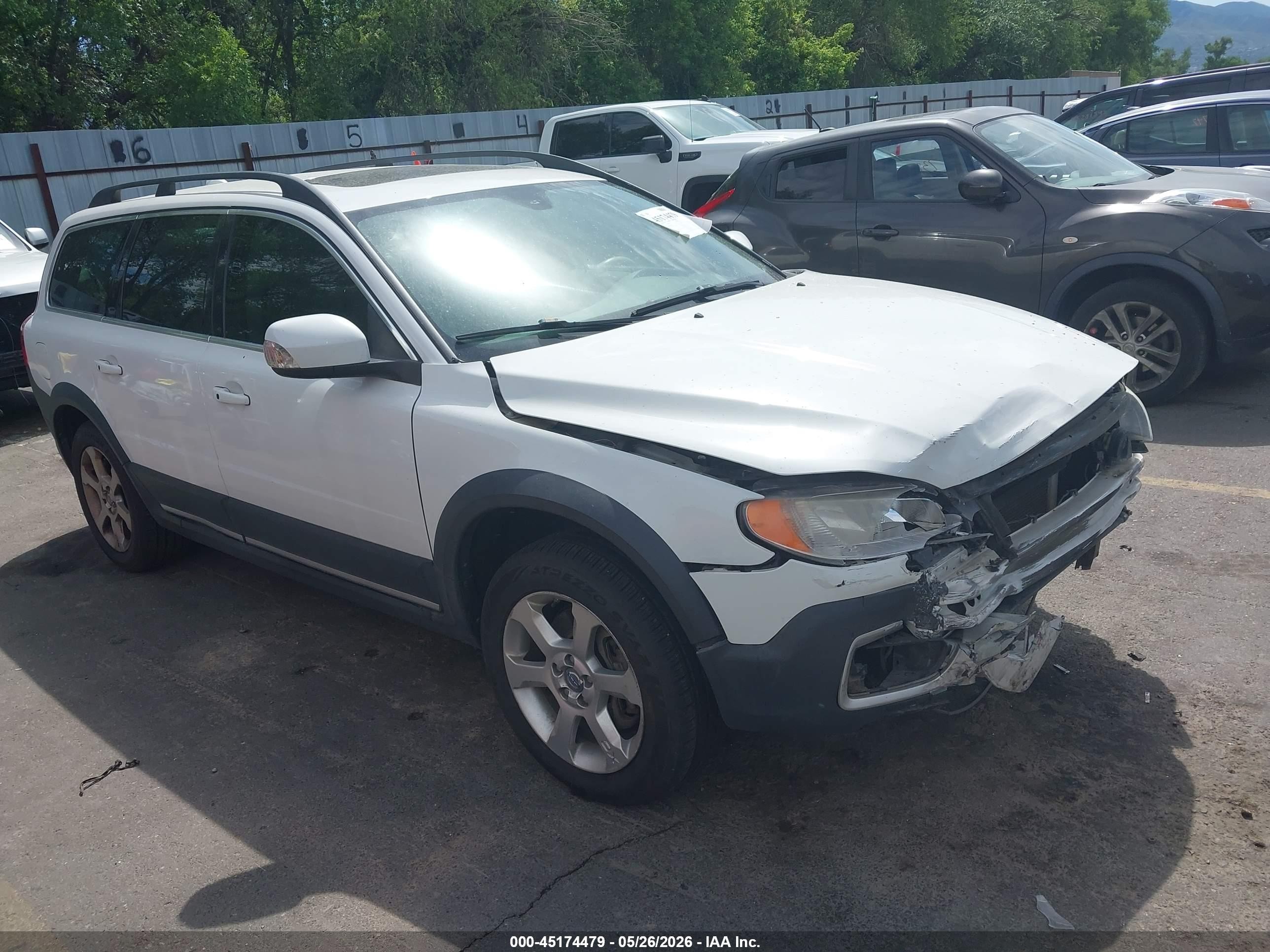 2010 Volvo XC70 3.2L, VIN YV4960BZ0A1090177 — Front end