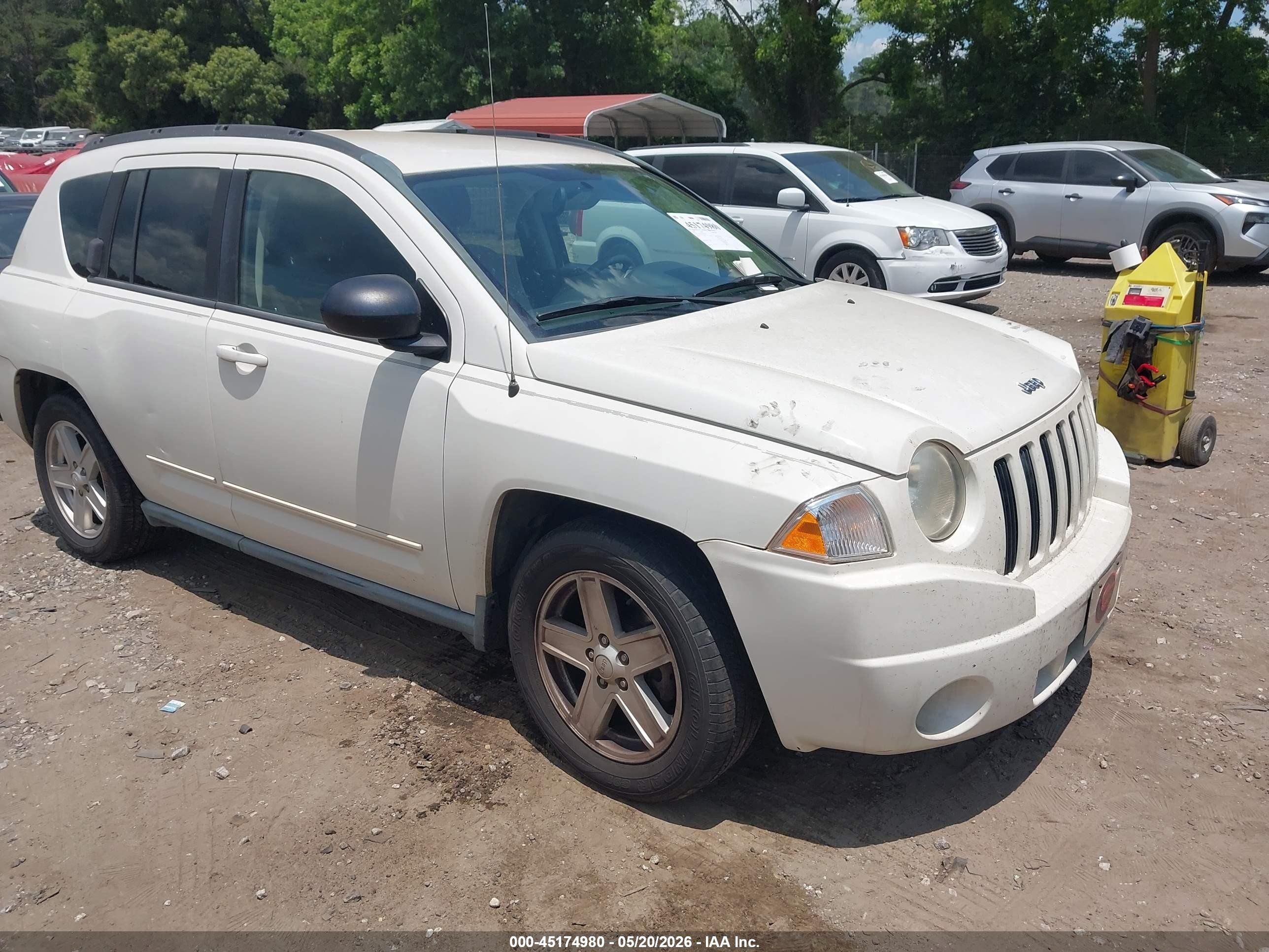 2010 Jeep Compass Sport, VIN 1J4NT4FB4AD585490 — Side