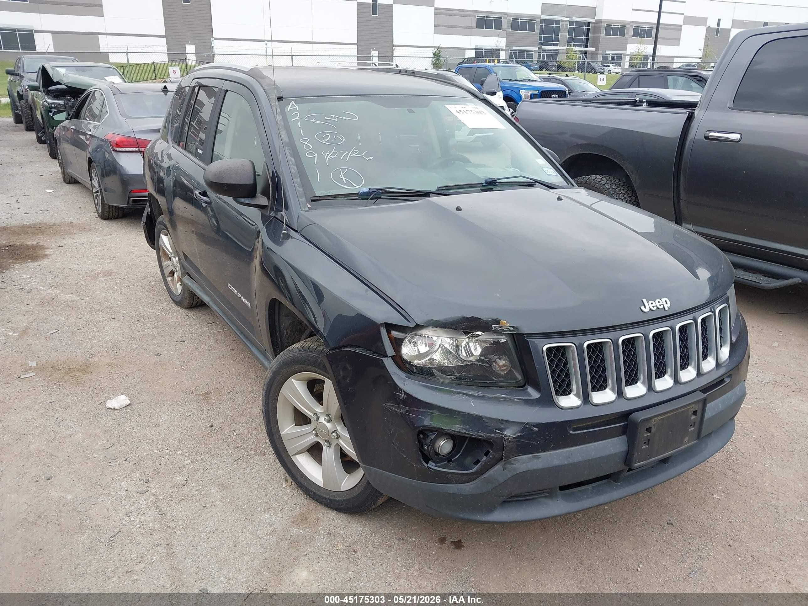 2015 Jeep Compass Sport, VIN 1C4NJCBB8FD149955 — Зад