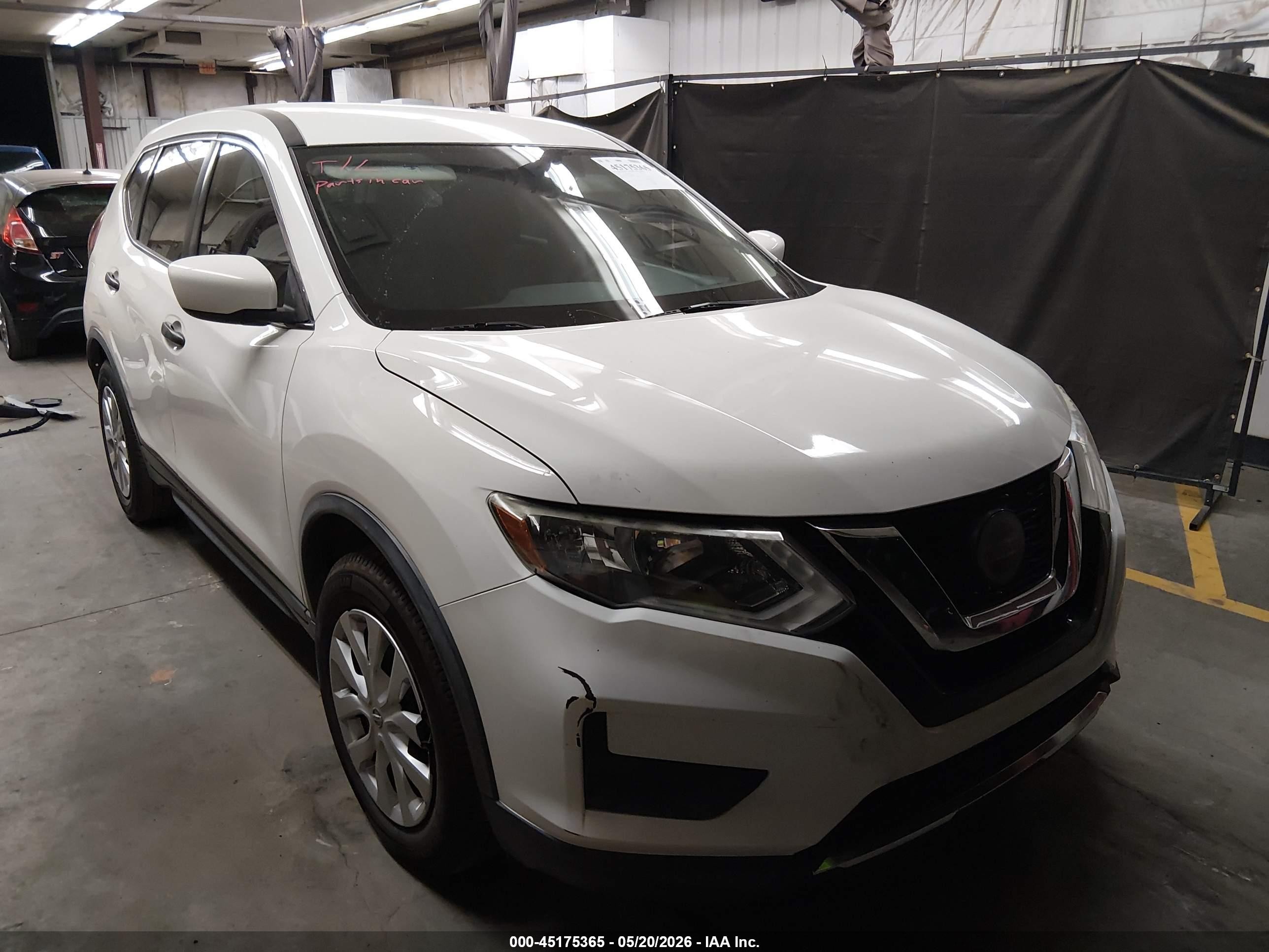2018 Nissan Rogue SL, VIN JN8AT2MT8JW464927 — Rear end
