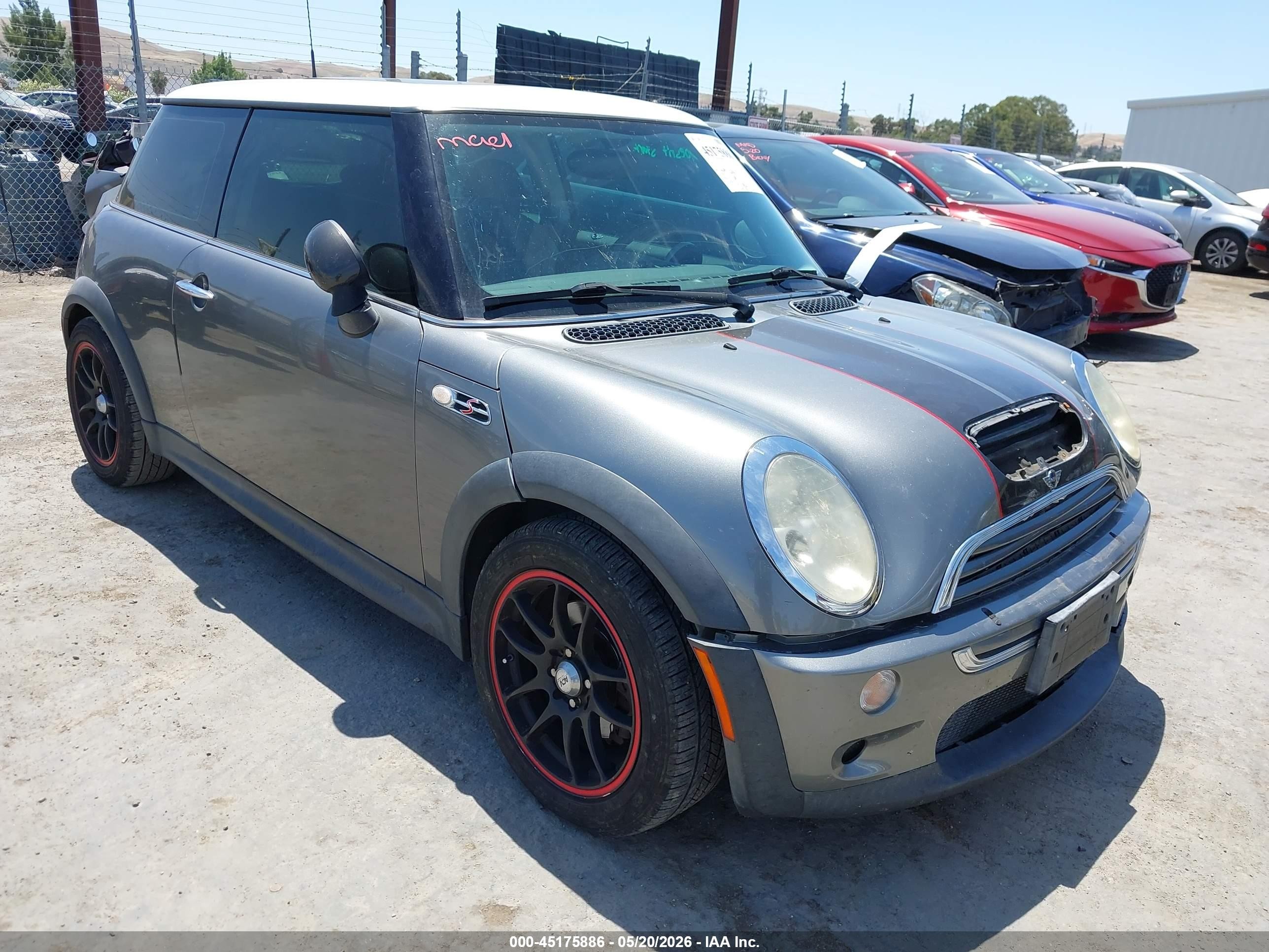 2002 MINI Hardtop S, VIN WMWRE33482TD52530 — Перед