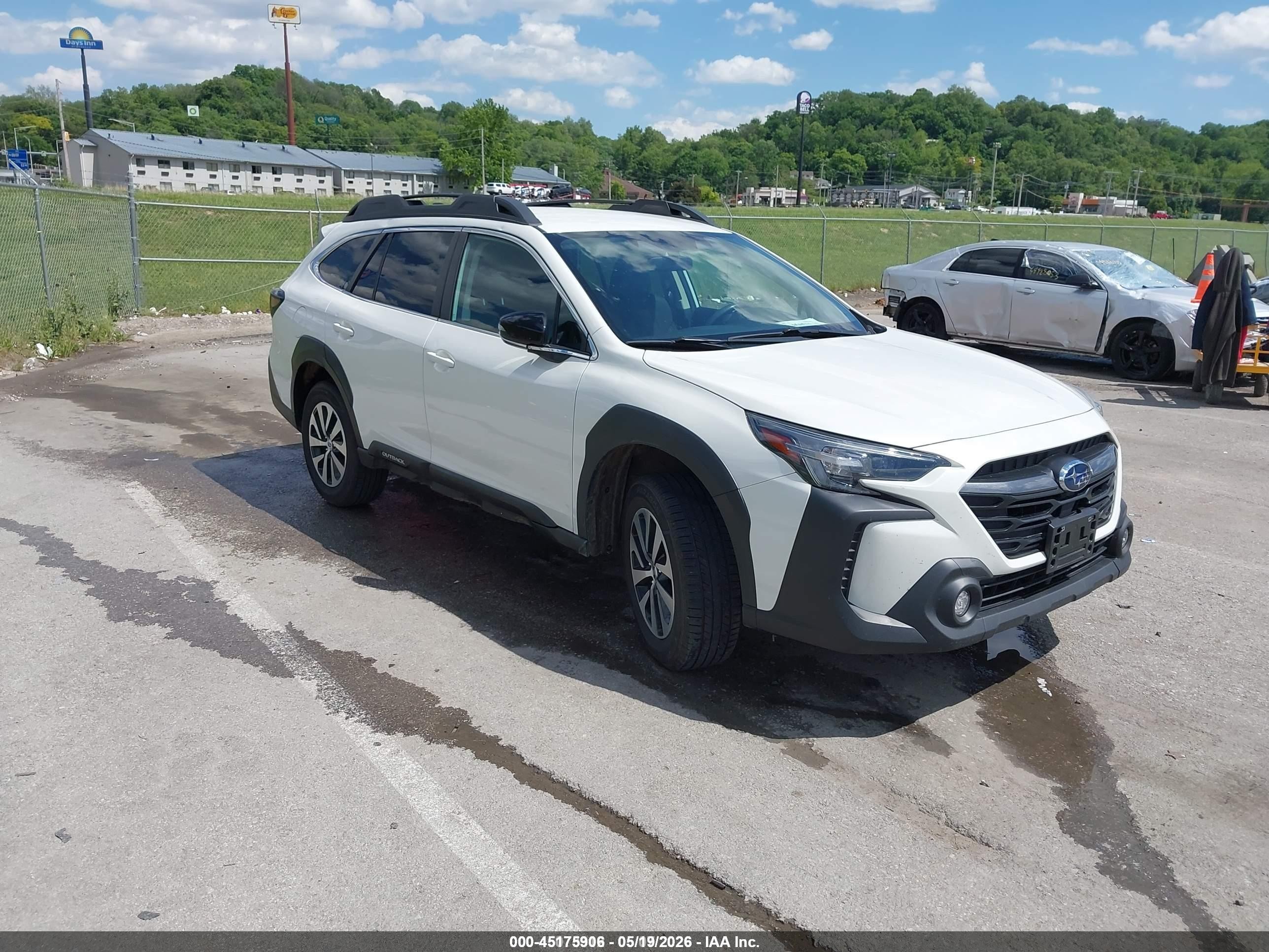 2023 Subaru Outback Premium, VIN 4S4BTACC0P3116377 — Normal wear