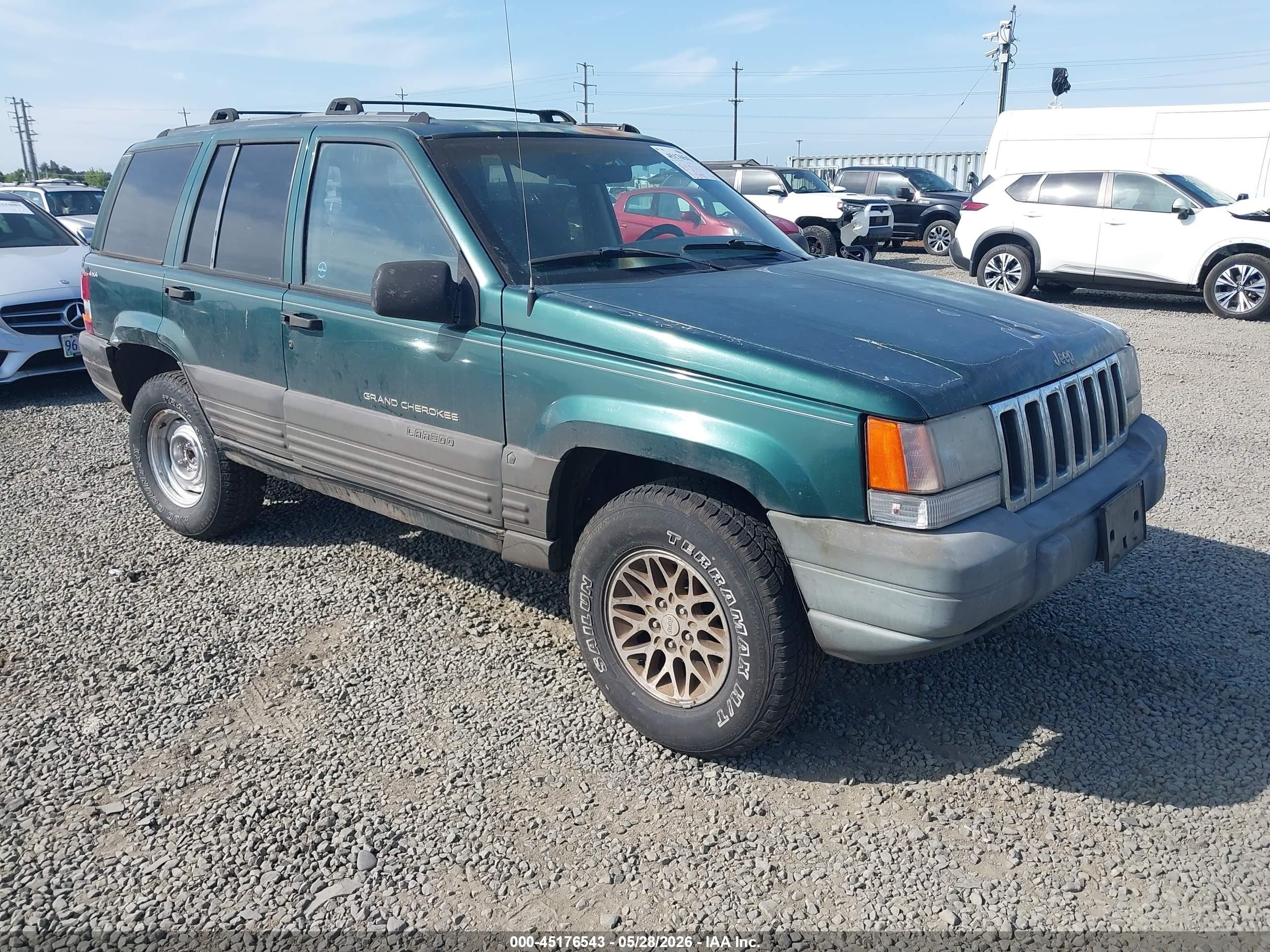1996 Jeep Grand Cherokee Laredo, VIN 1J4GZ58S5TC198563 — Rear end