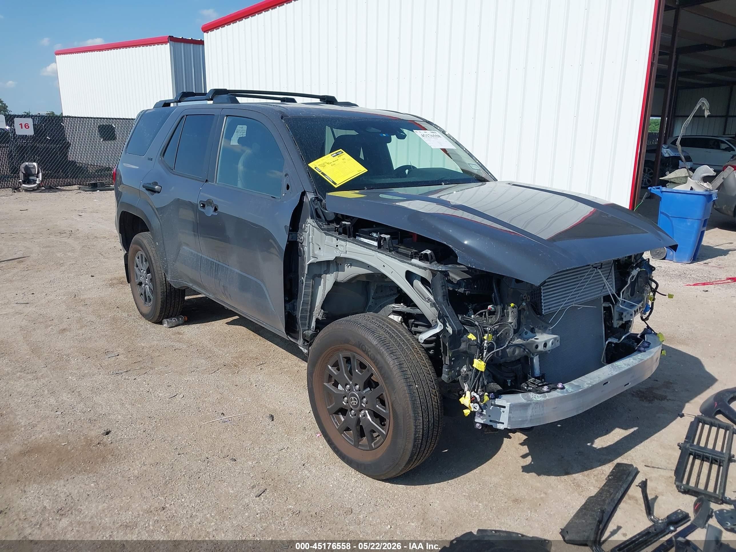 2025 Toyota 4Runner SR5, VIN JTEVA5BR5S5042872 — Перед