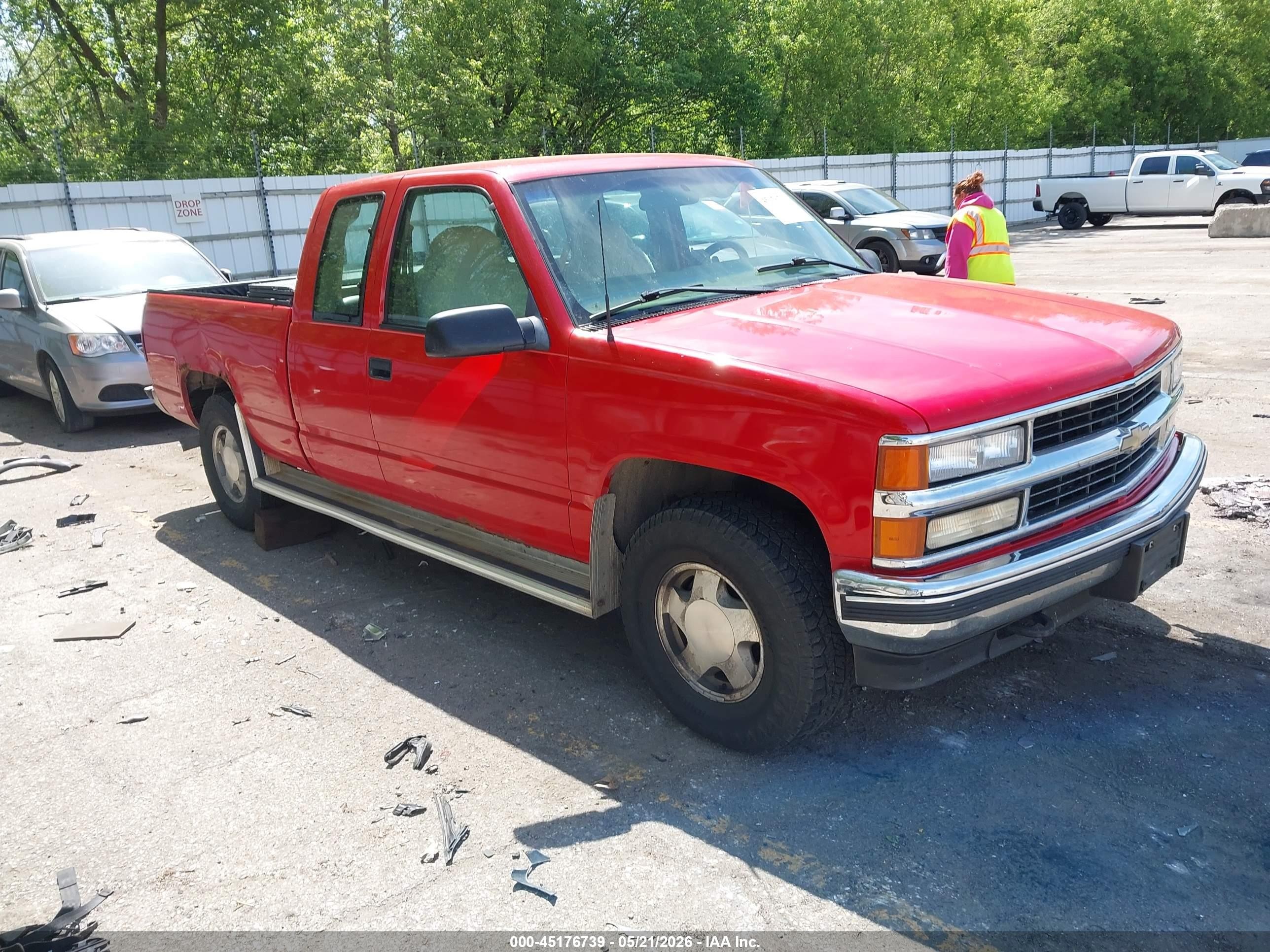 1998 Chevrolet K1500, VIN 2GBEK19R0W1178502 — Normal wear