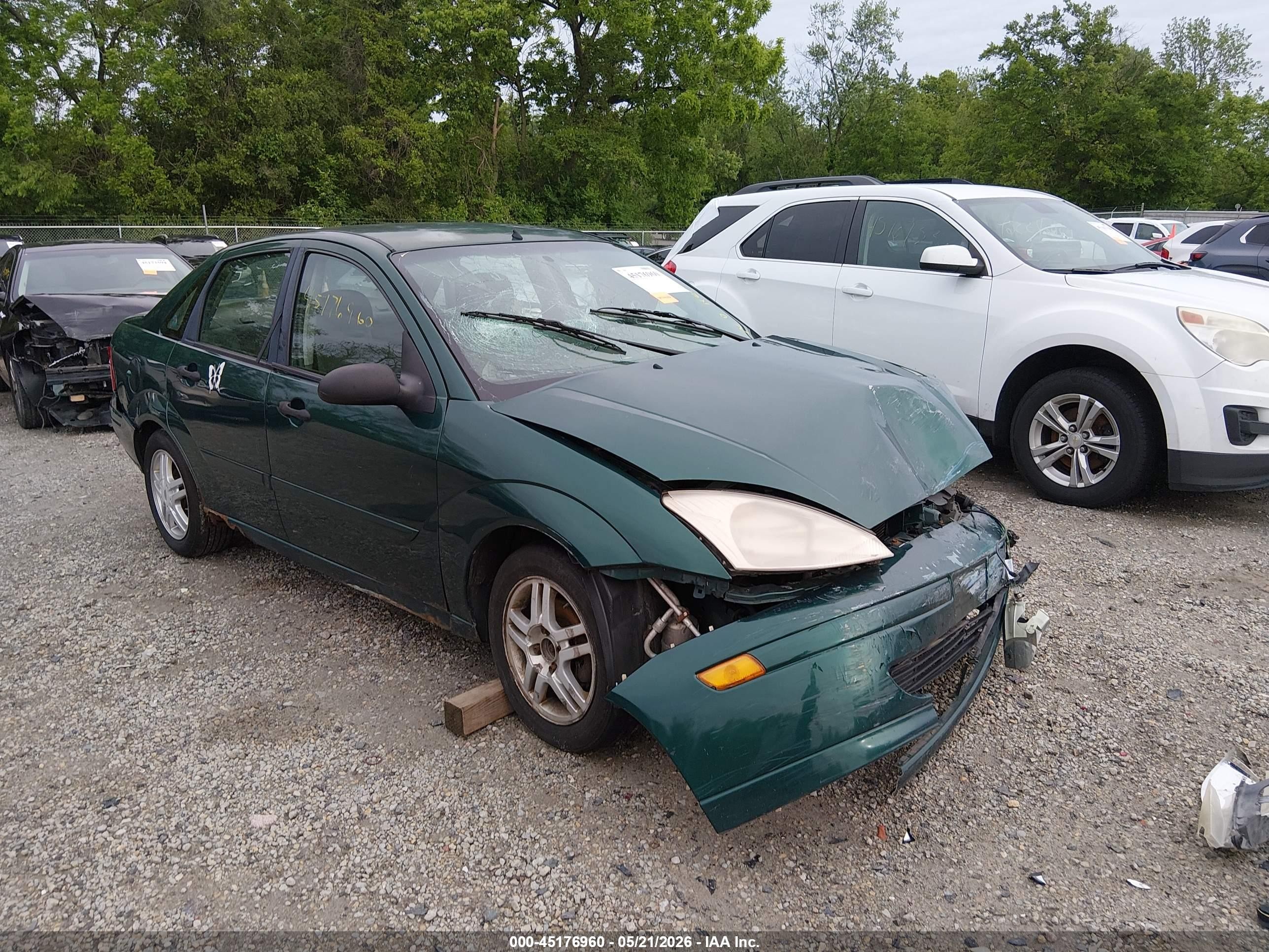 2000 Ford Focus SE, VIN 1FAFP3434YW253977 — Перед