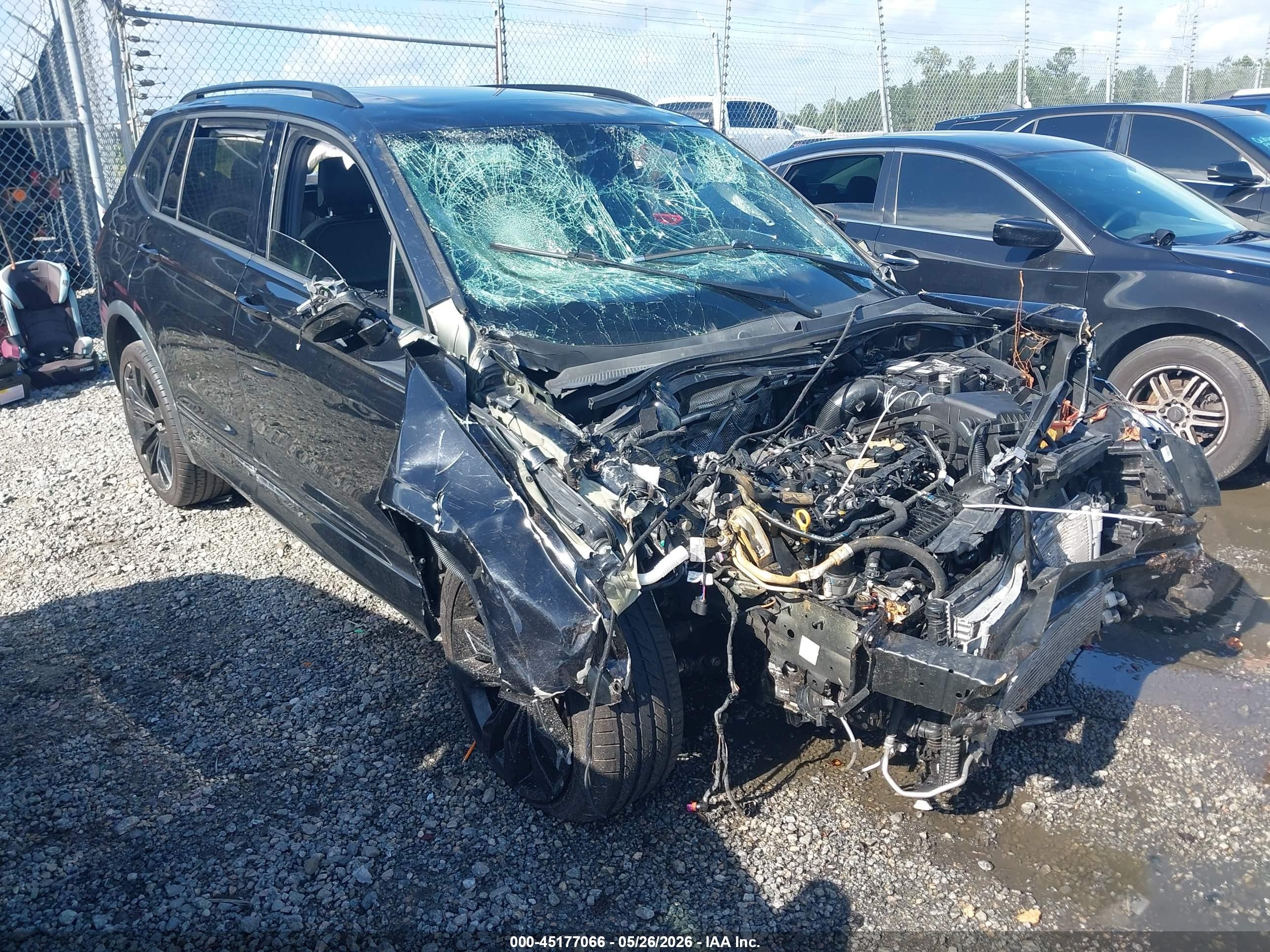 2021 Volkswagen Tiguan SE, VIN 3VV3B7AX8MM067798 — Front end