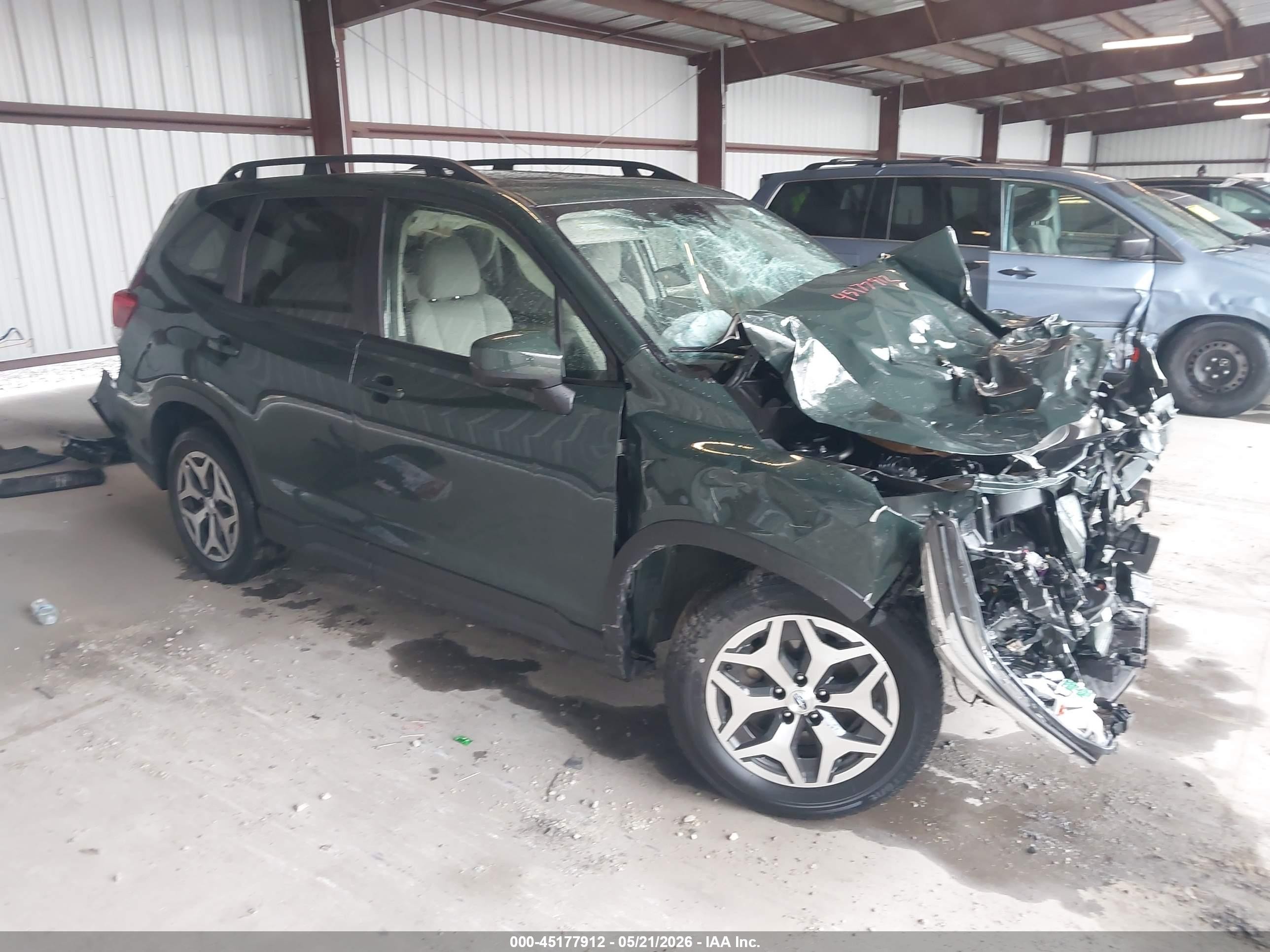 2024 Subaru Forester Premium, VIN JF2SKADC5RH501446 — Перед