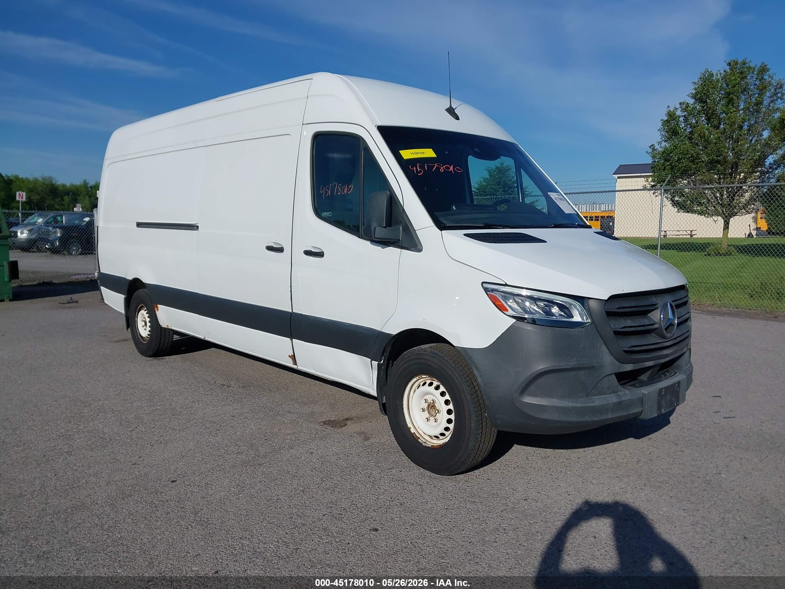 2019 Mercedes-Benz Sprinter, VIN WD3PF1CD6KP057101 — Перед