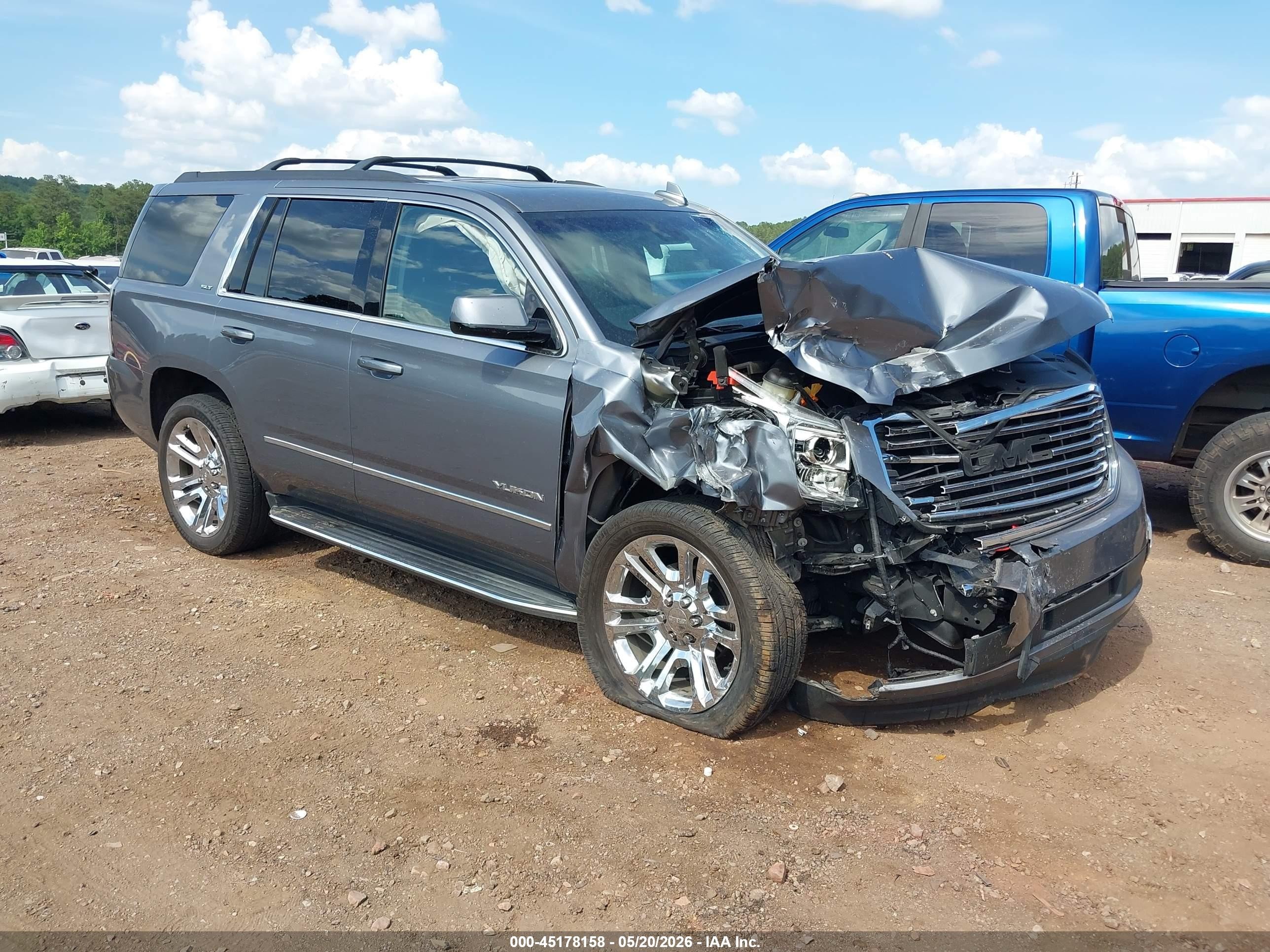 2019 GMC Yukon SLT, VIN 1GKS1BKC1KR324795 — Front end