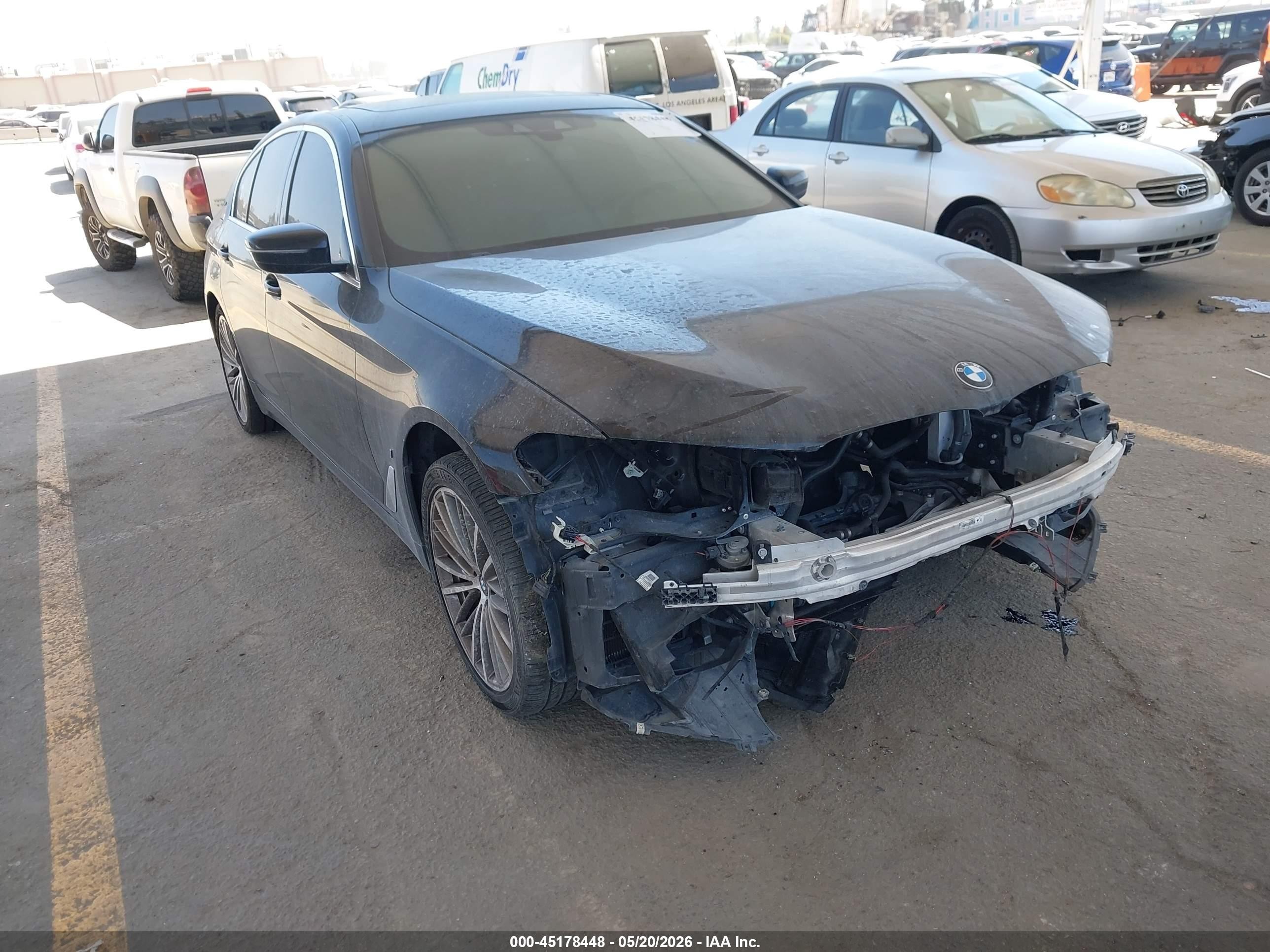 2019 BMW 5 Series 530e, VIN WBAJA9C54KB392854 — Перед
