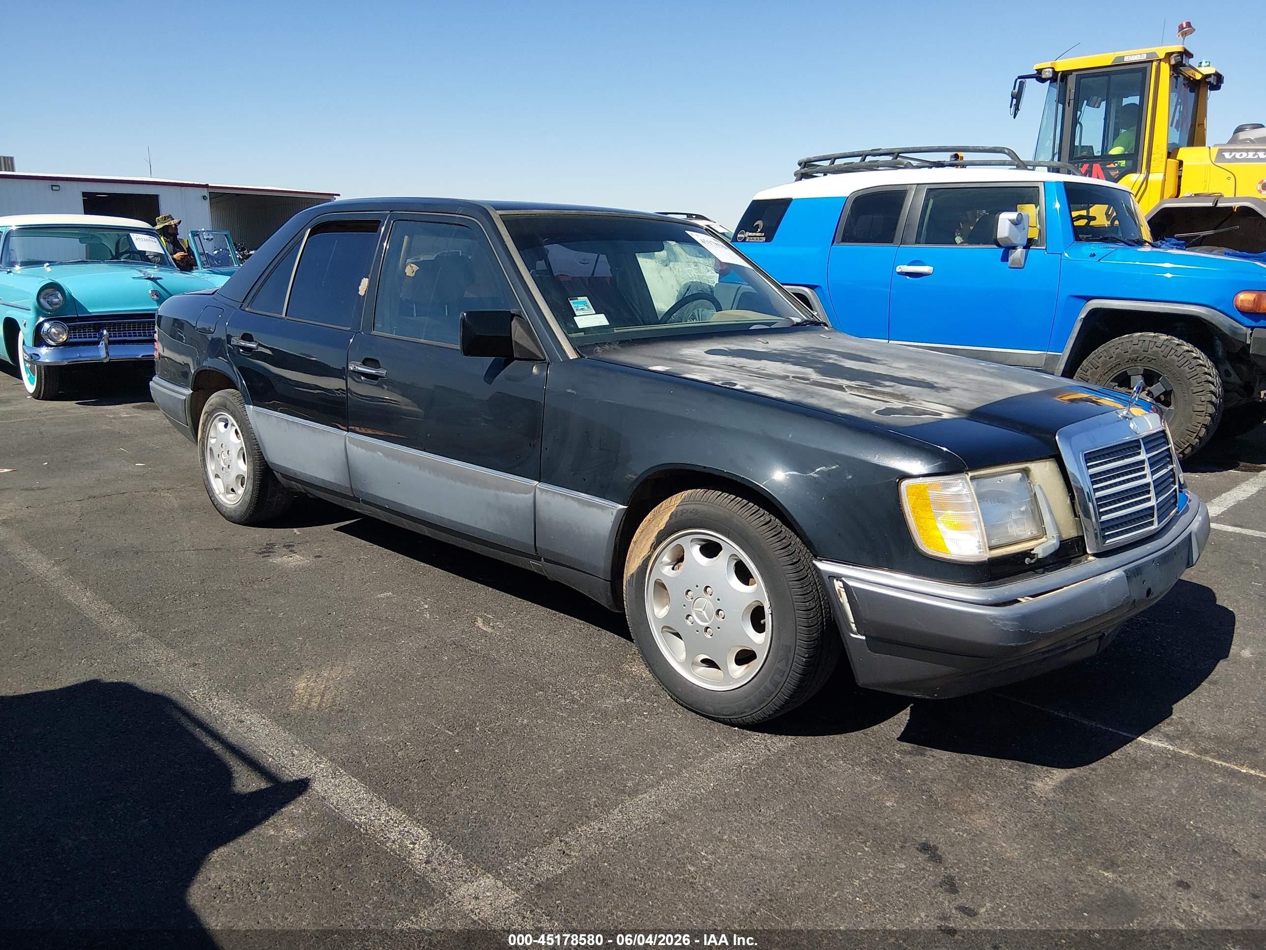 1994 Mercedes-Benz 400 E, VIN WDBEA34E7RC041472 — Normal wear