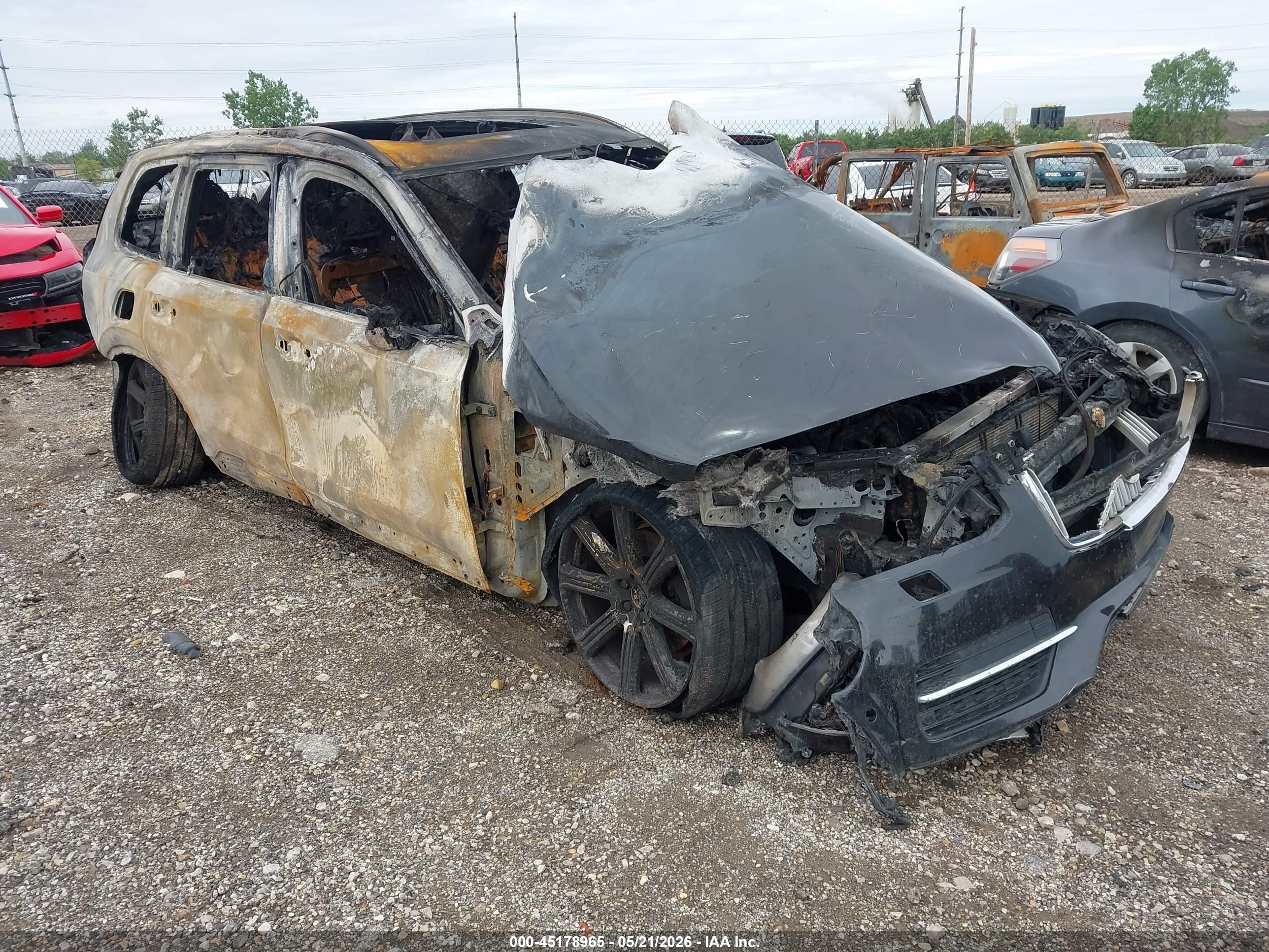 2016 Volvo XC90 T6 Inscription, VIN YV4A22PL1G1013979 — Interior fire