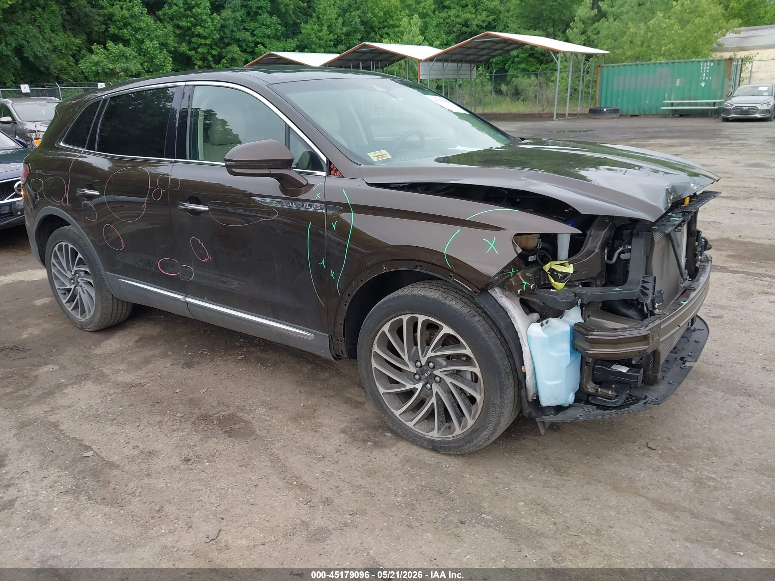 2019 Lincoln Nautilus Reserve, VIN 2LMPJ8L91KBL13189 — Front end