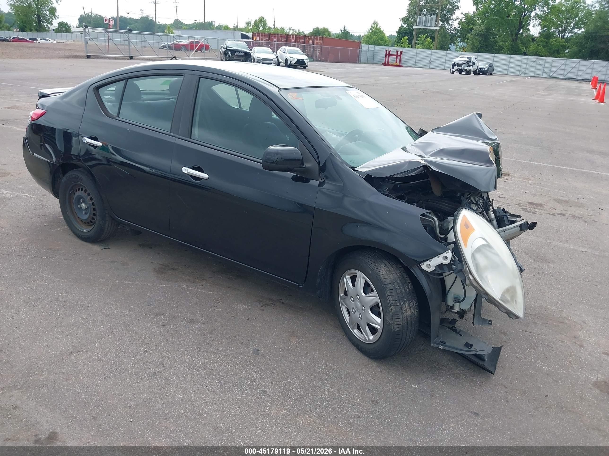 2013 Nissan Versa S, VIN 3N1CN7AP5DL881406 — Front end