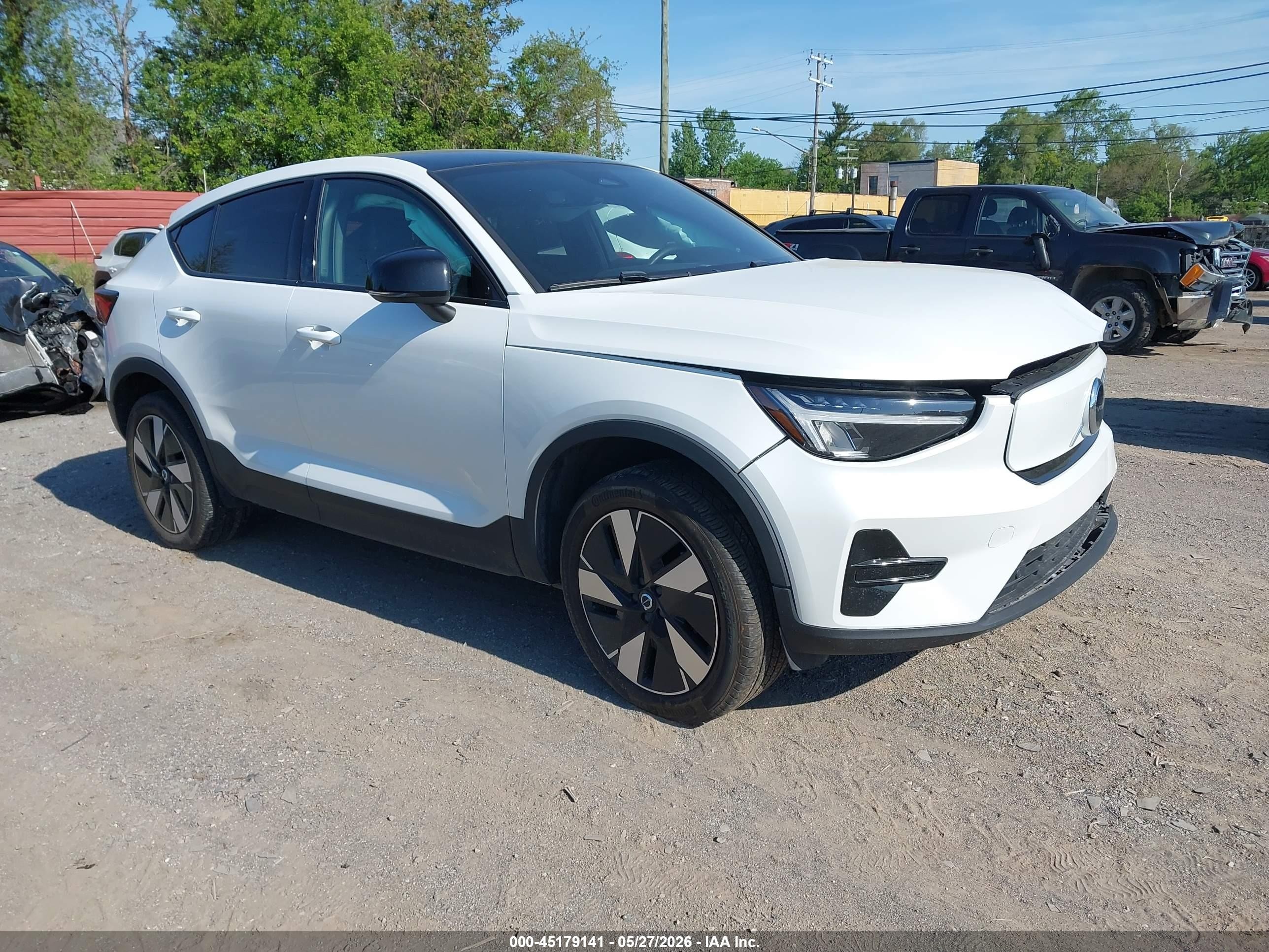 2024 Volvo C40, VIN YV4ER3GK8R2097824 — Перед