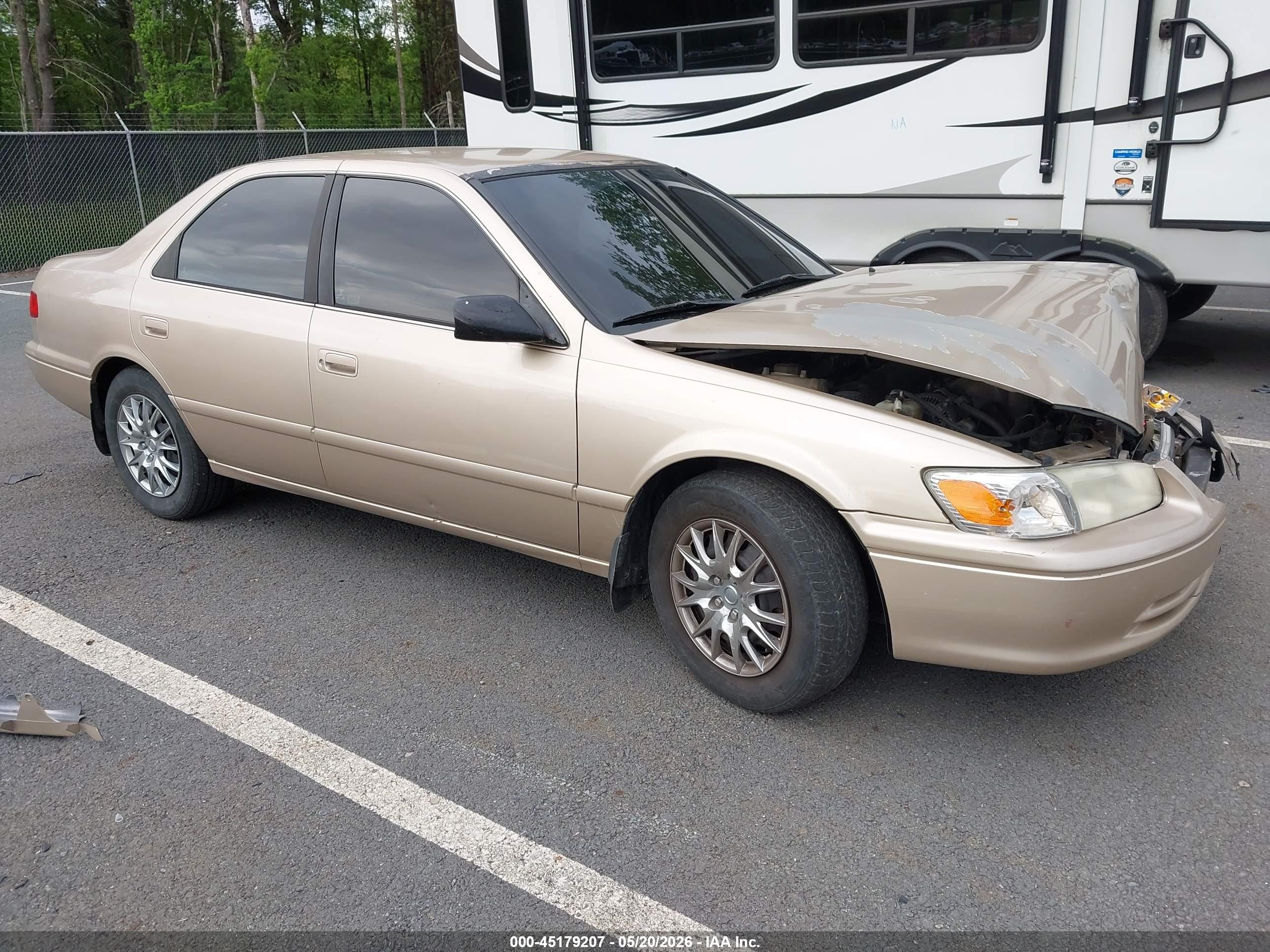 2000 Toyota Camry CE, VIN 4T1BG22K0YU690508 — Front end