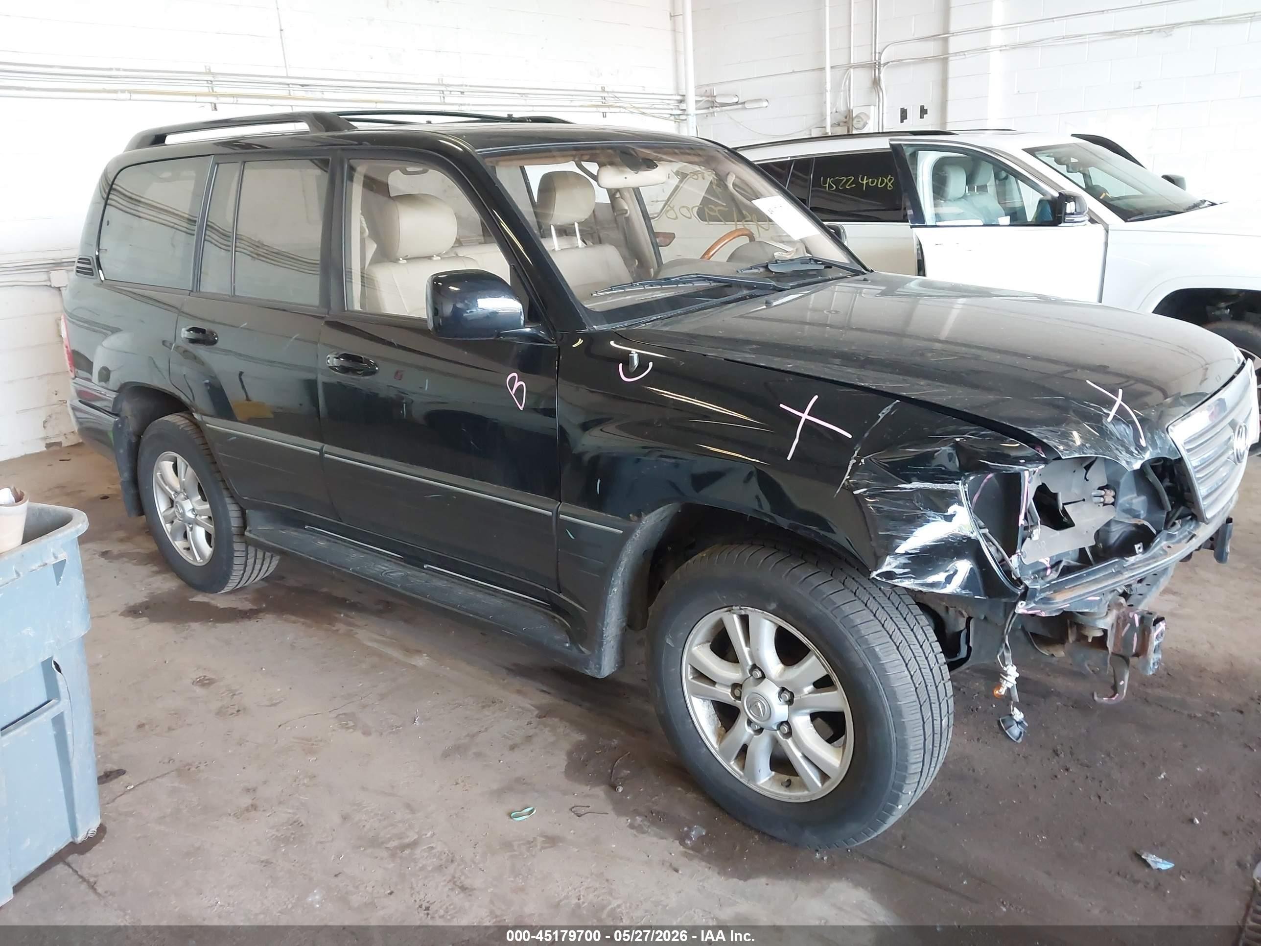 2003 Lexus LX 470, VIN JTJHT00W333530493 — Front end