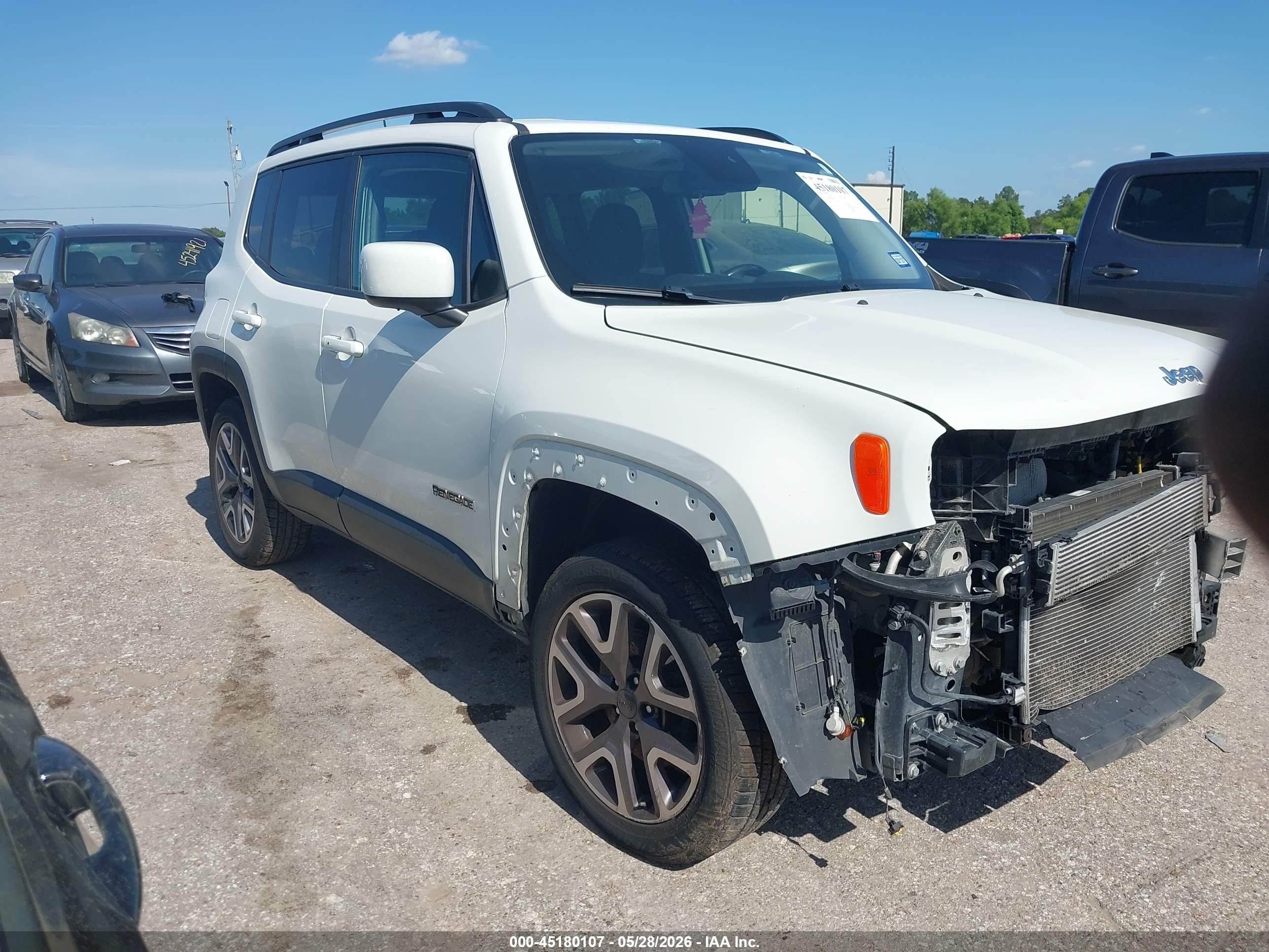 2017 Jeep Renegade Latitude, VIN ZACCJBBB7HPG34240 — Перед