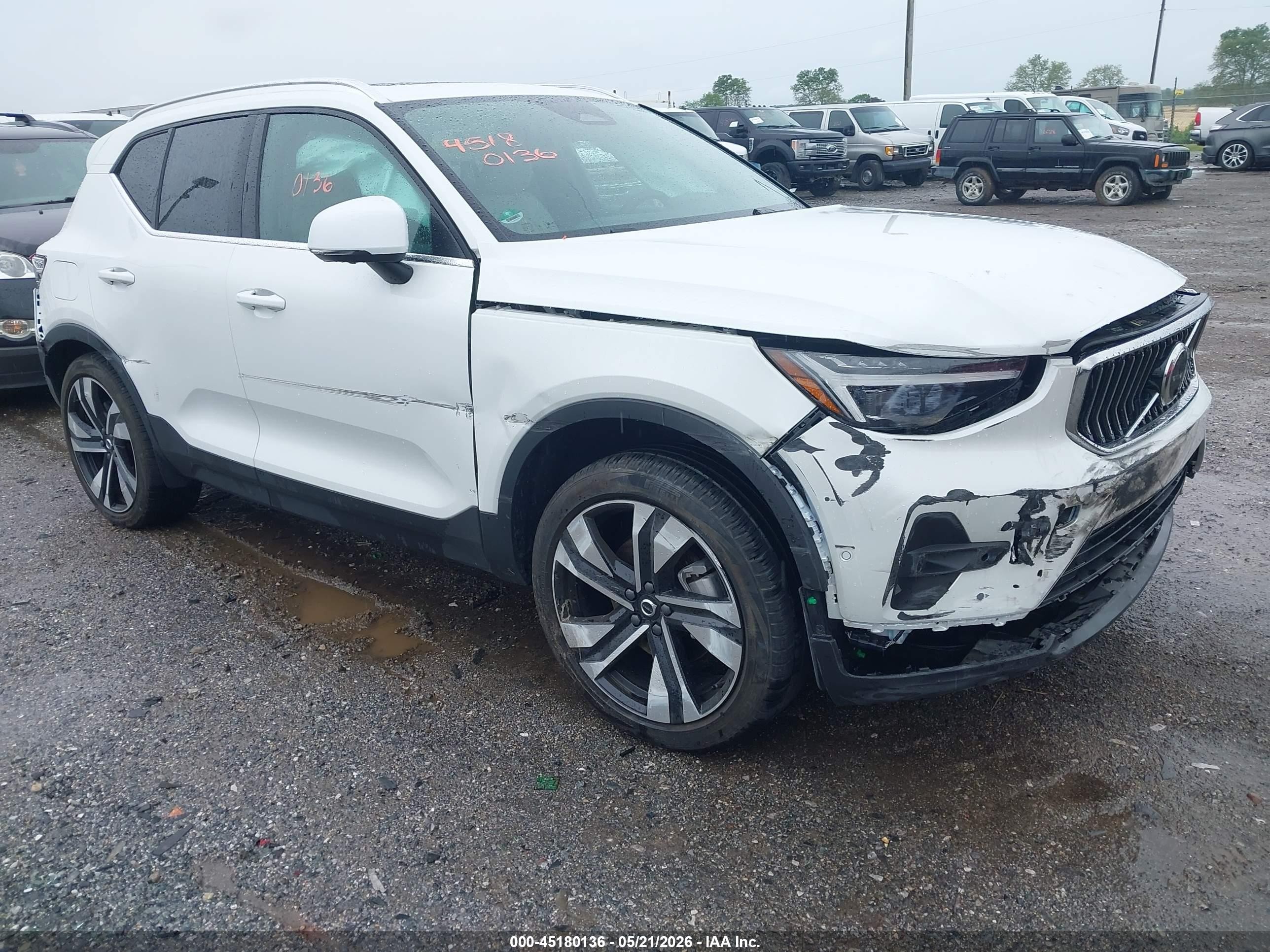 2024 Volvo XC40 Ultimate Bright Theme, VIN YV4L12UF7R2351653 — Бок