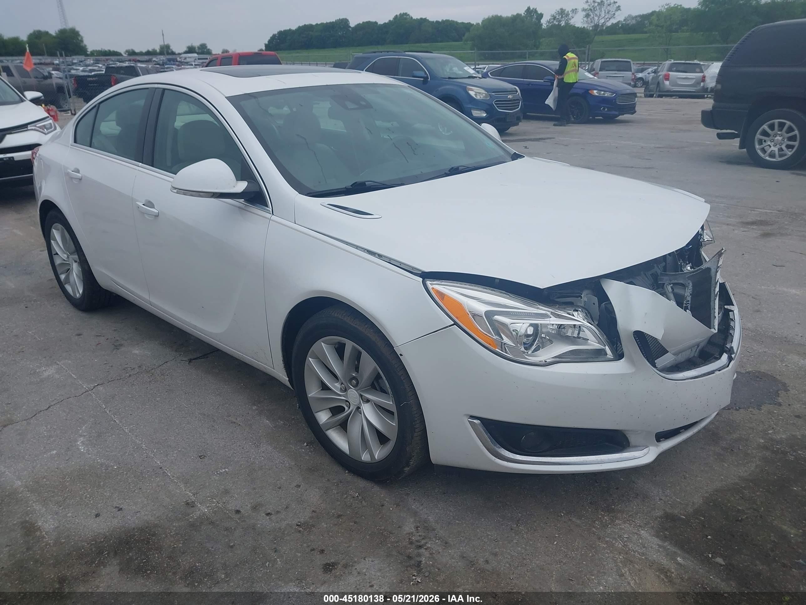 2017 Buick Regal Premium II, VIN 2G4GR5GX9H9101460 — Перед