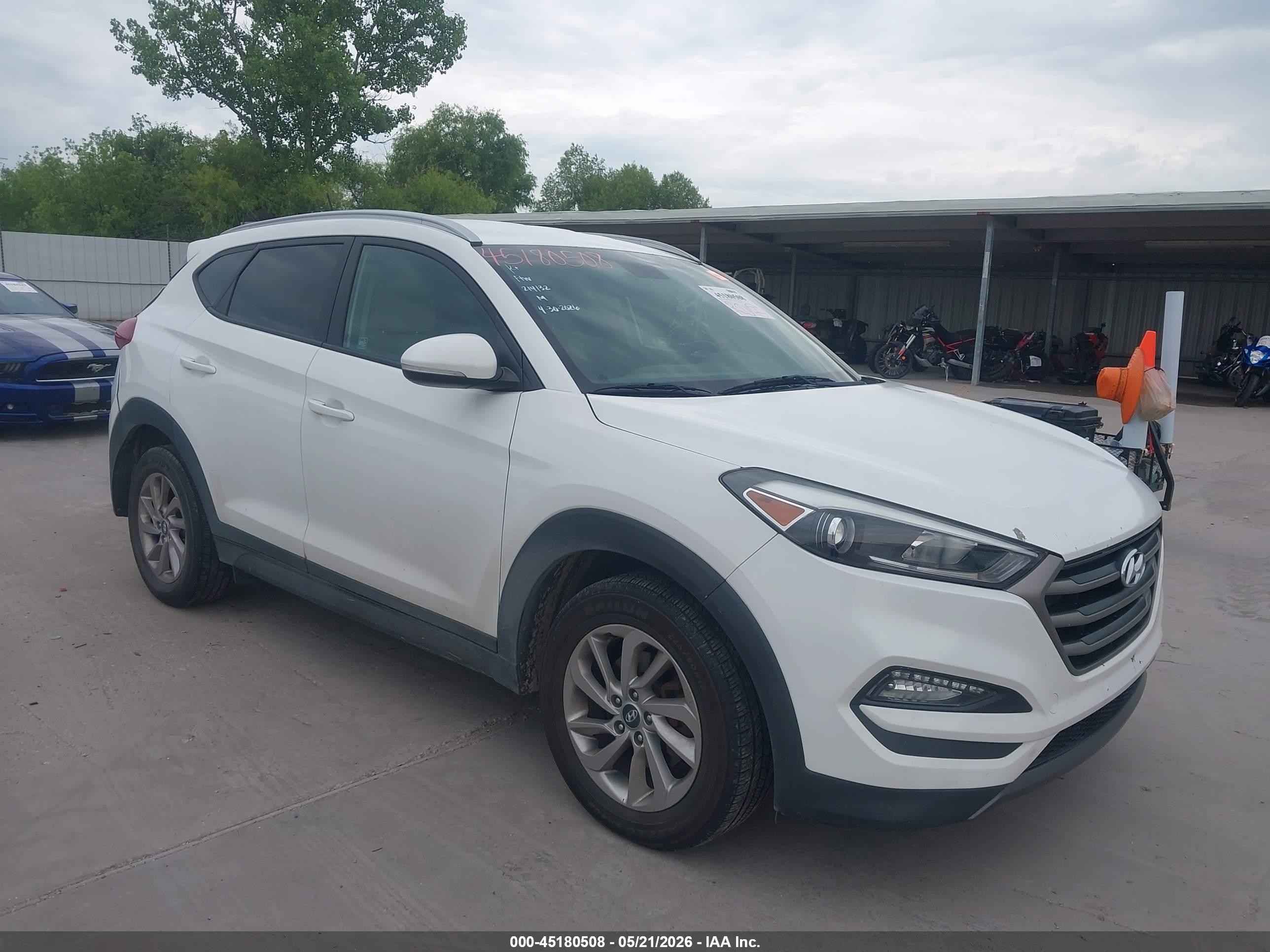 2016 Hyundai Tucson Limited, VIN KM8J3CA24GU233620 — Rear end