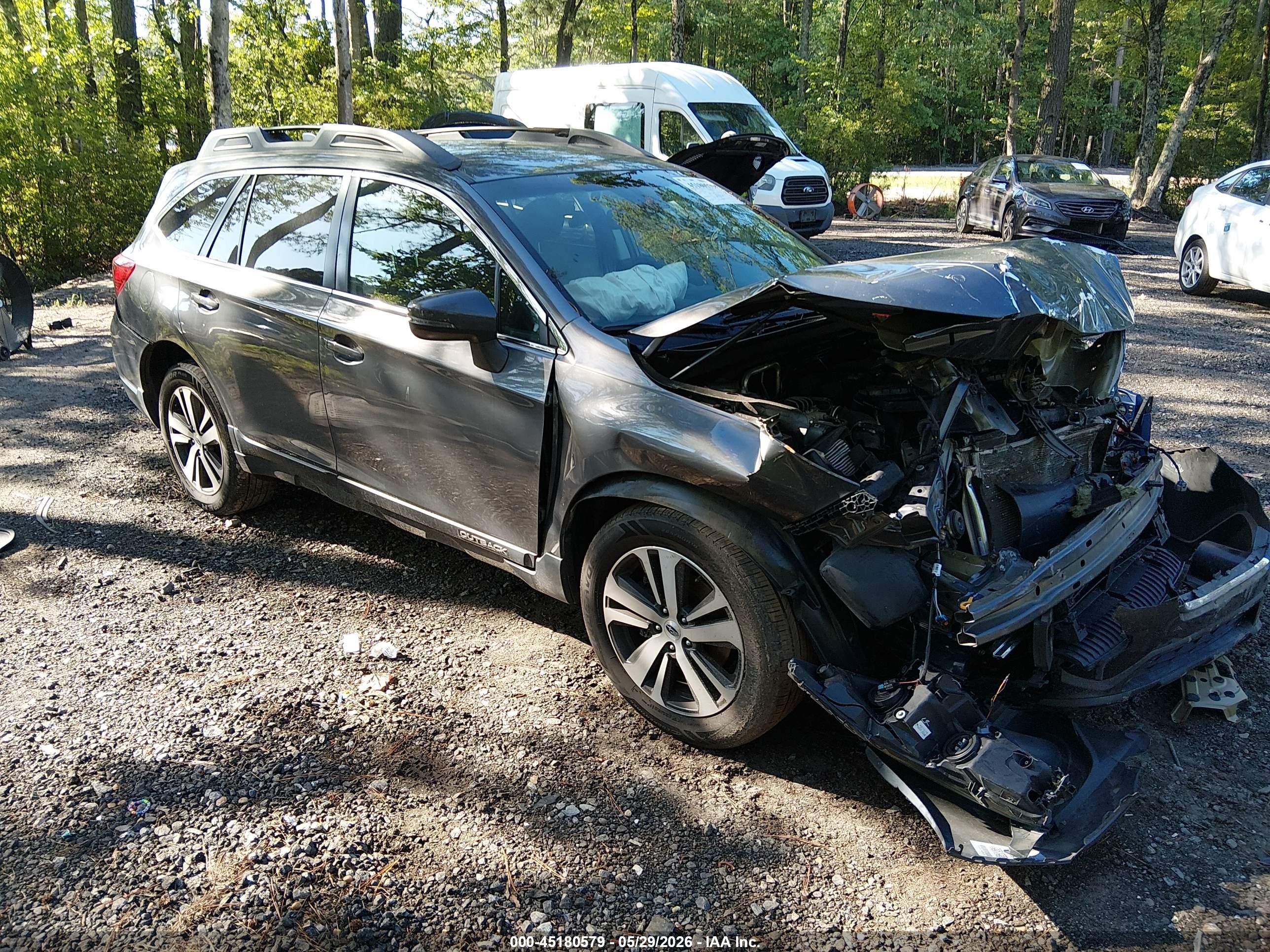 2019 Subaru Outback Limited, VIN 4S4BSAJC6K3229040 — Перед