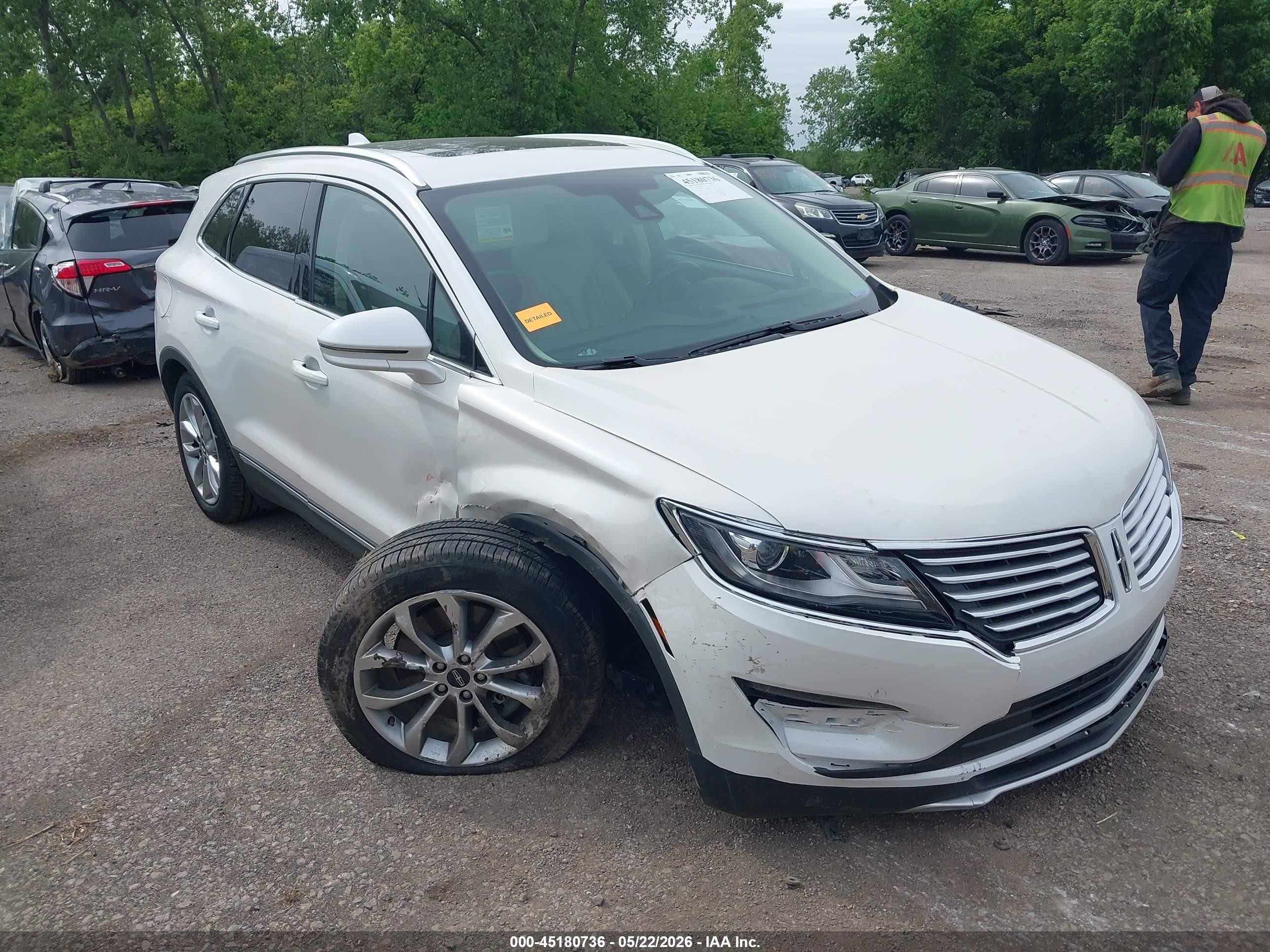 2018 Lincoln MKC Select, VIN 5LMCJ2D90JUL14751 — Перед