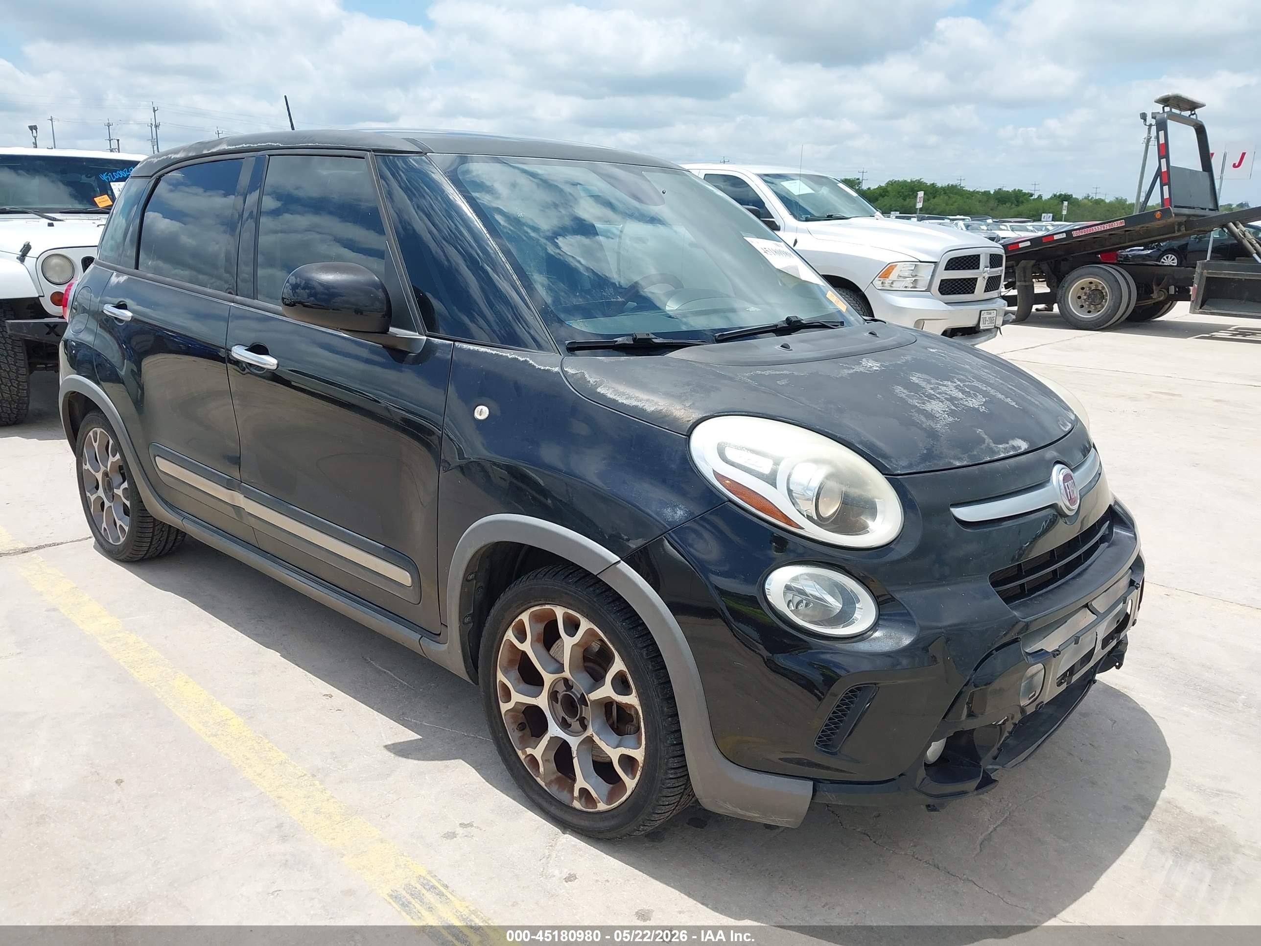 2014 FIAT 500L Trekking, VIN ZFBCFADH5EZ012068 — Front end