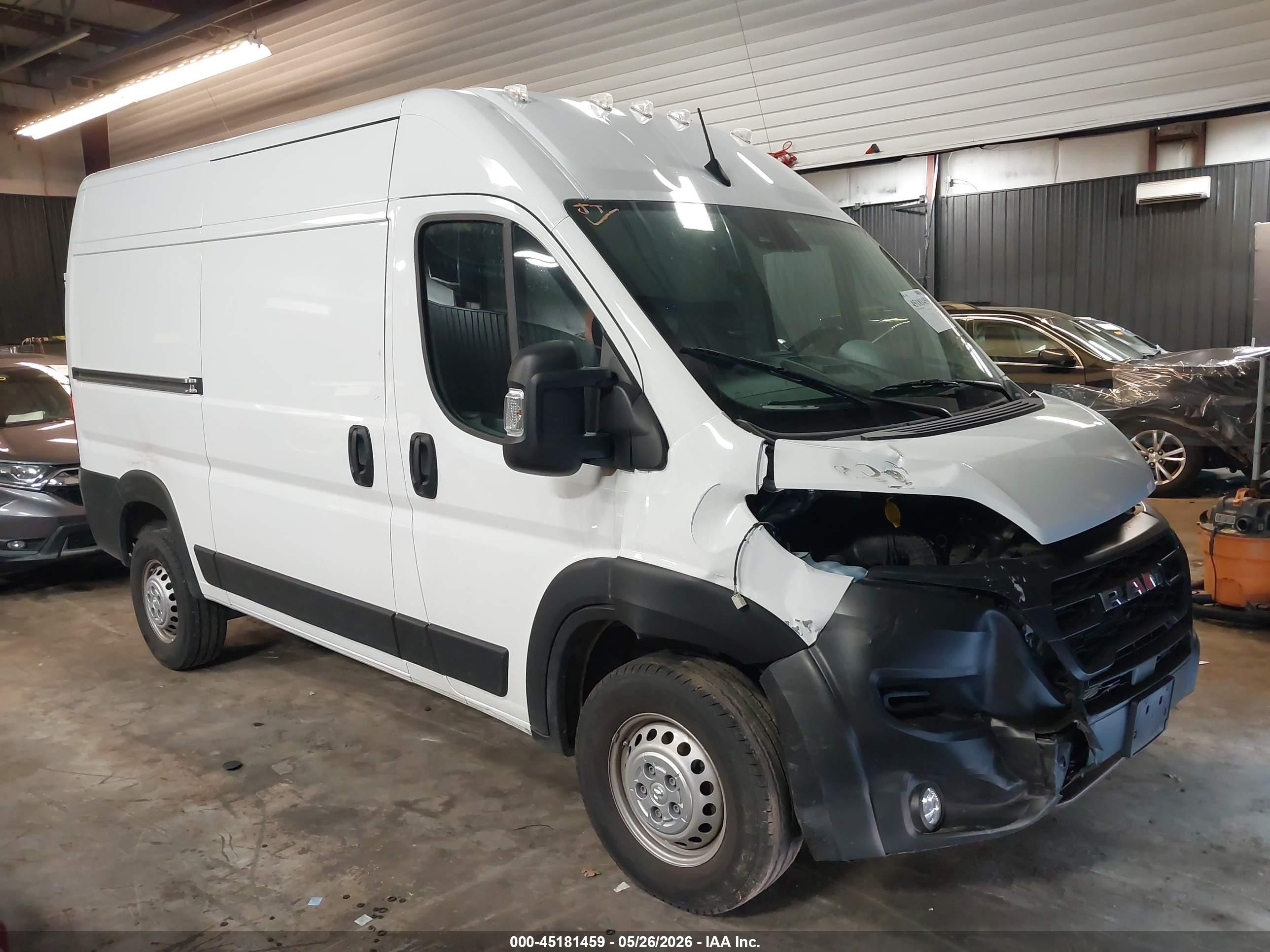 2024 Ram ProMaster Cargo Tradesman, VIN 3C6LRVBG9RE124967 — Перед